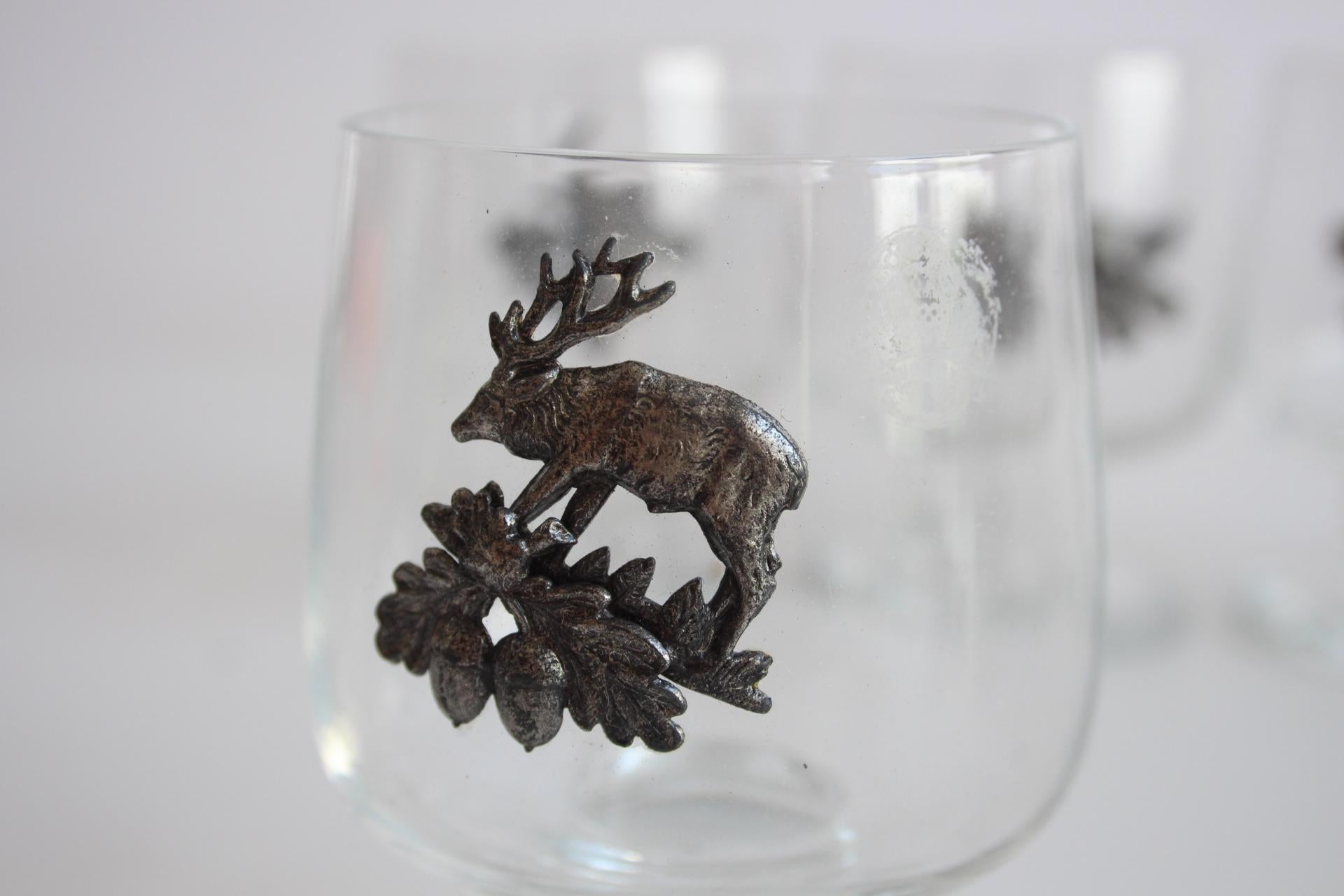 Satz von 6 Gläsern mit Jagdmotiven und Zinnmedaillons, circa 1970er Jahre (Glas) im Angebot