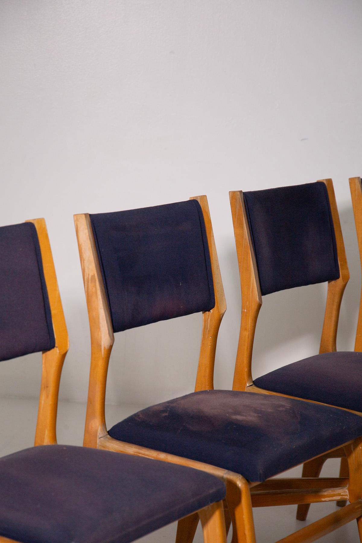 Mid-20th Century Ensemble de 6 chaises italiennes vintage en tissu bleu en vente