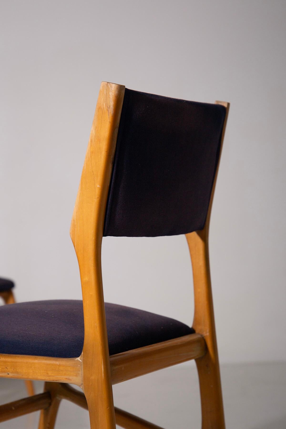 Ensemble de 6 chaises italiennes vintage en tissu bleu en vente 1