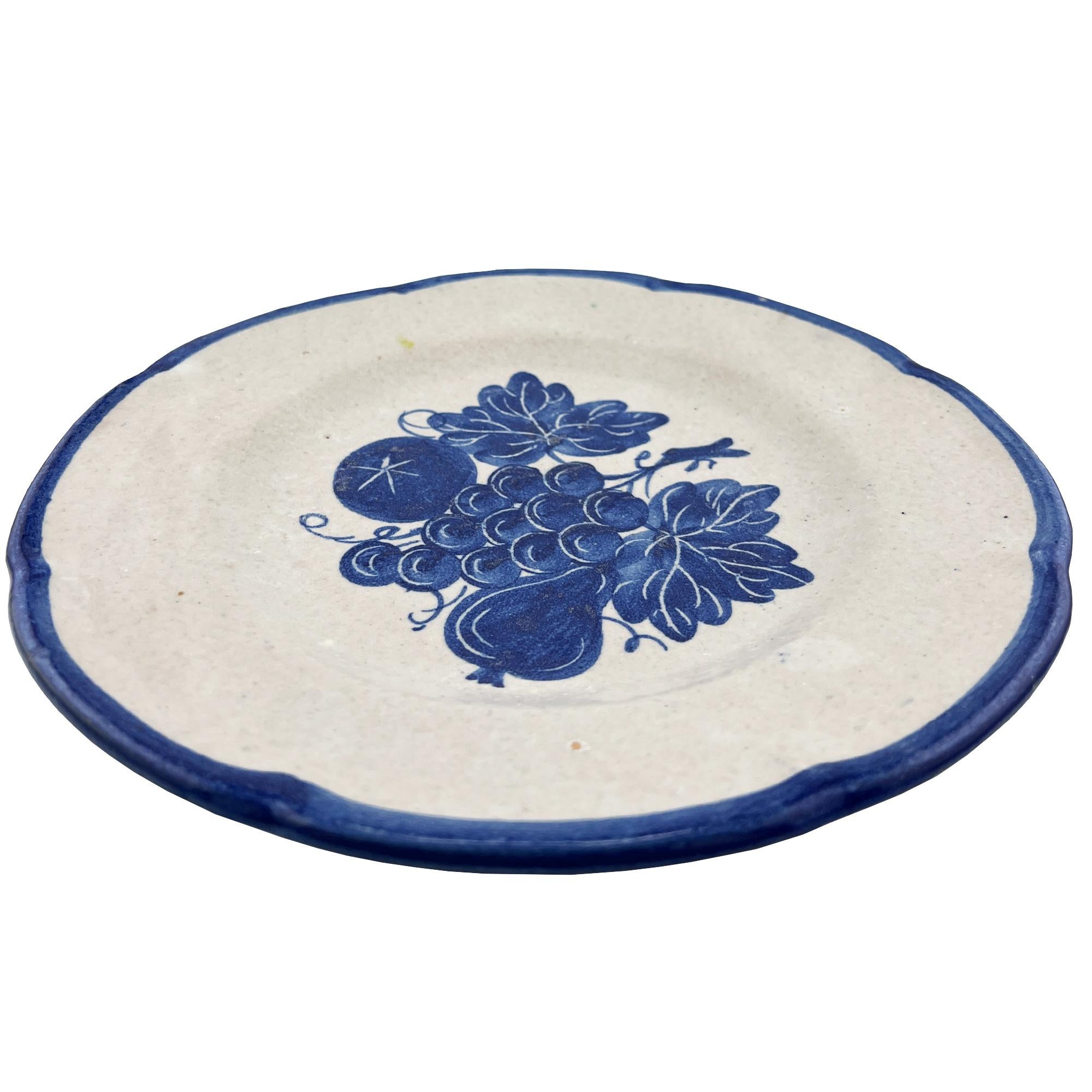Set di 6 piatti vintage italiani con motivi di frutta bianchi e blu, dipinti a mano - Italia in vendita 4