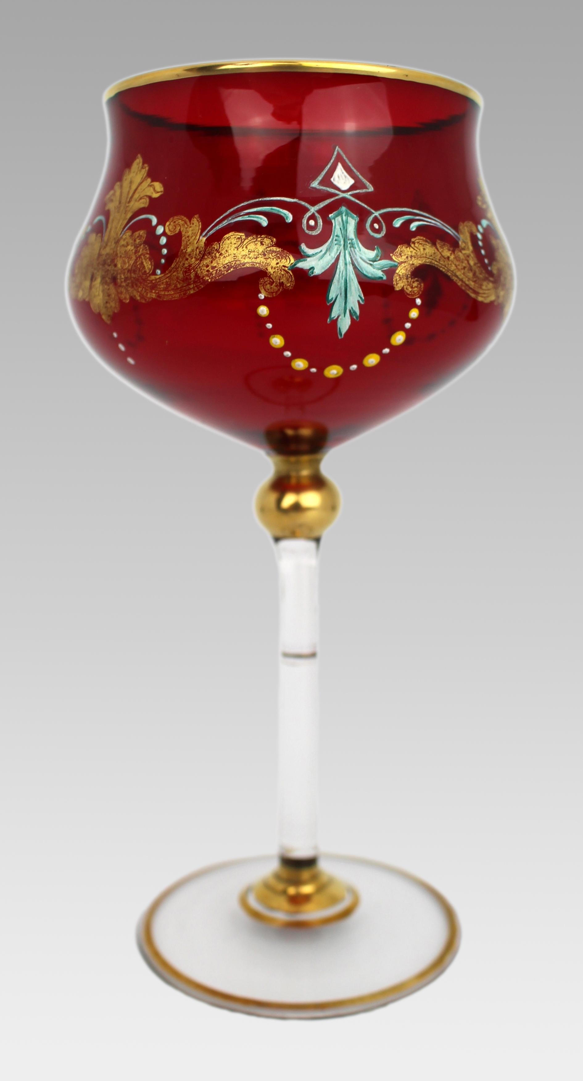 Satz von 6 Vintage Italian Enamelled & Gilt Ruby Red Glaspokale (Italienisch) im Angebot