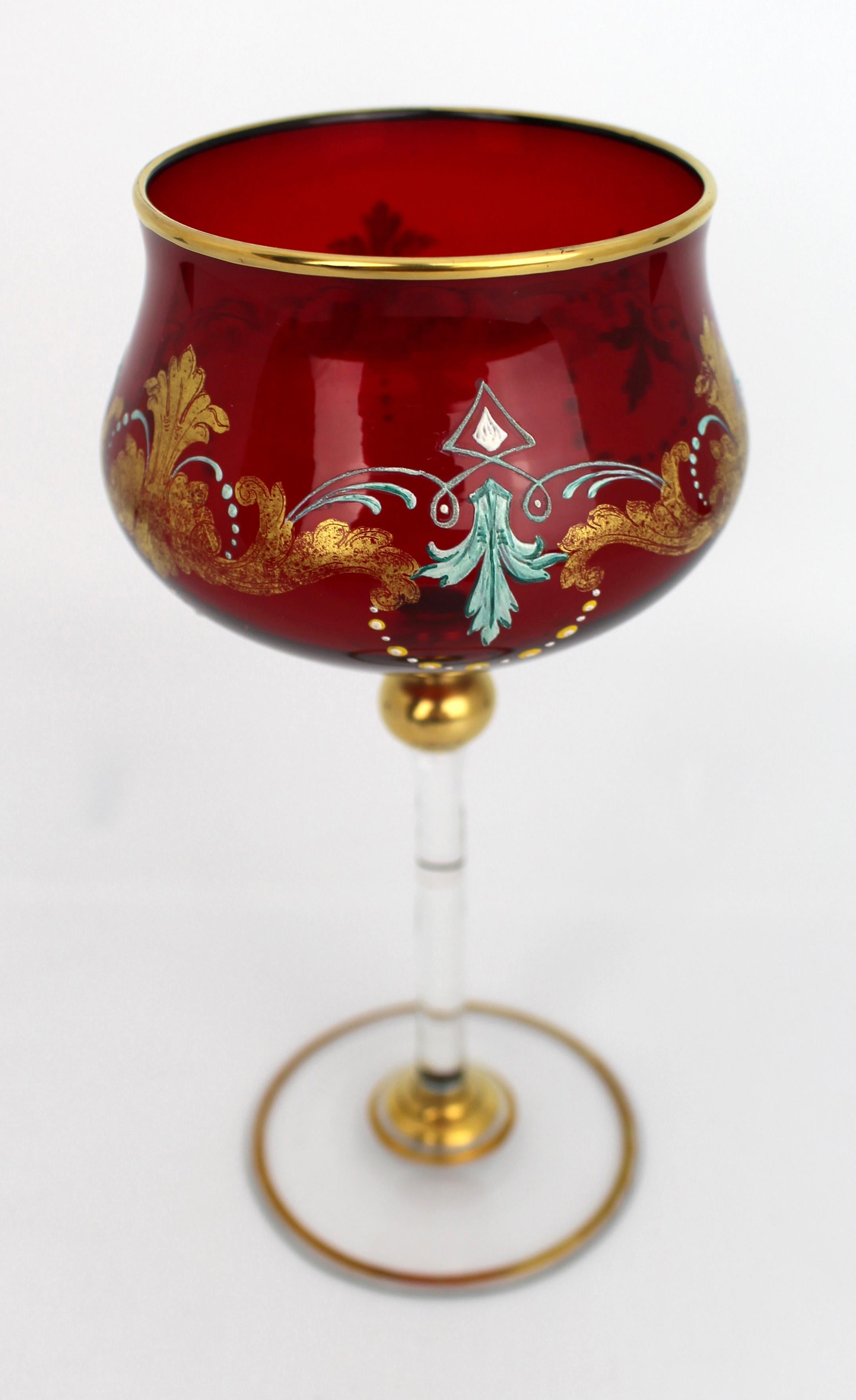 Satz von 6 Vintage Italian Enamelled & Gilt Ruby Red Glaspokale im Zustand „Gut“ im Angebot in Worcester, GB