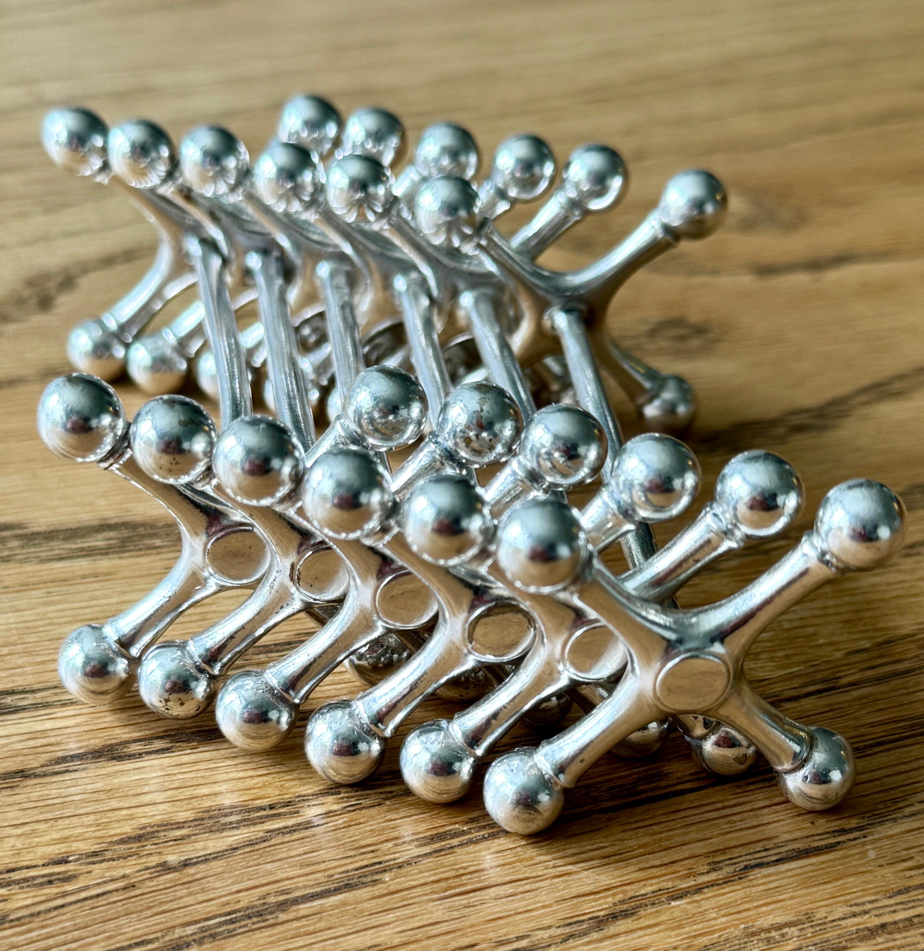 Set of 6 Vintage Knife Rests in silver metal edited by Christofle, Paris In Good Condition For Sale In Haddonfield, NJ