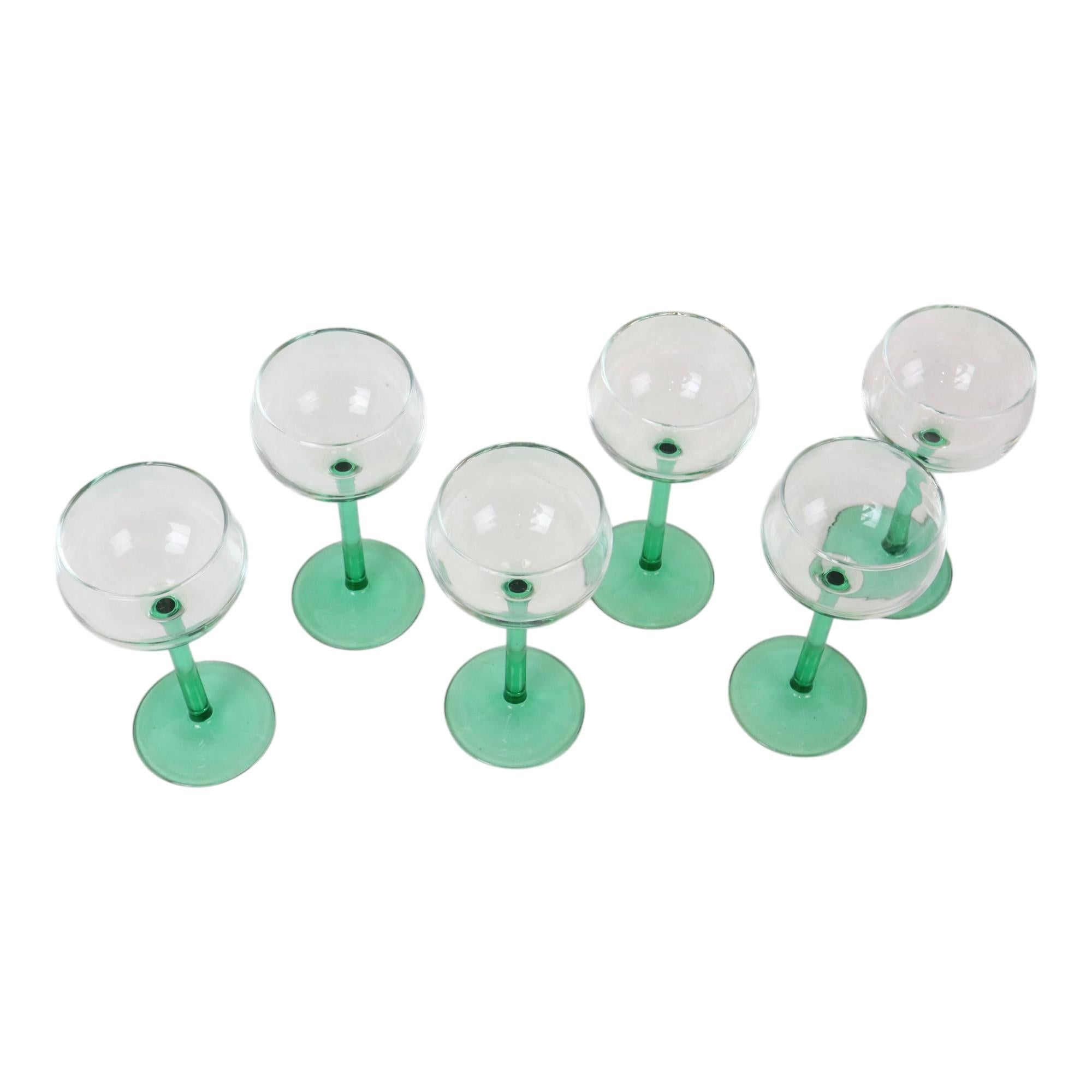 Set di 6 bicchieri da vino vintage Luminarc Alsace con base verde stretta In condizioni ottime in vendita a Poperinge, BE