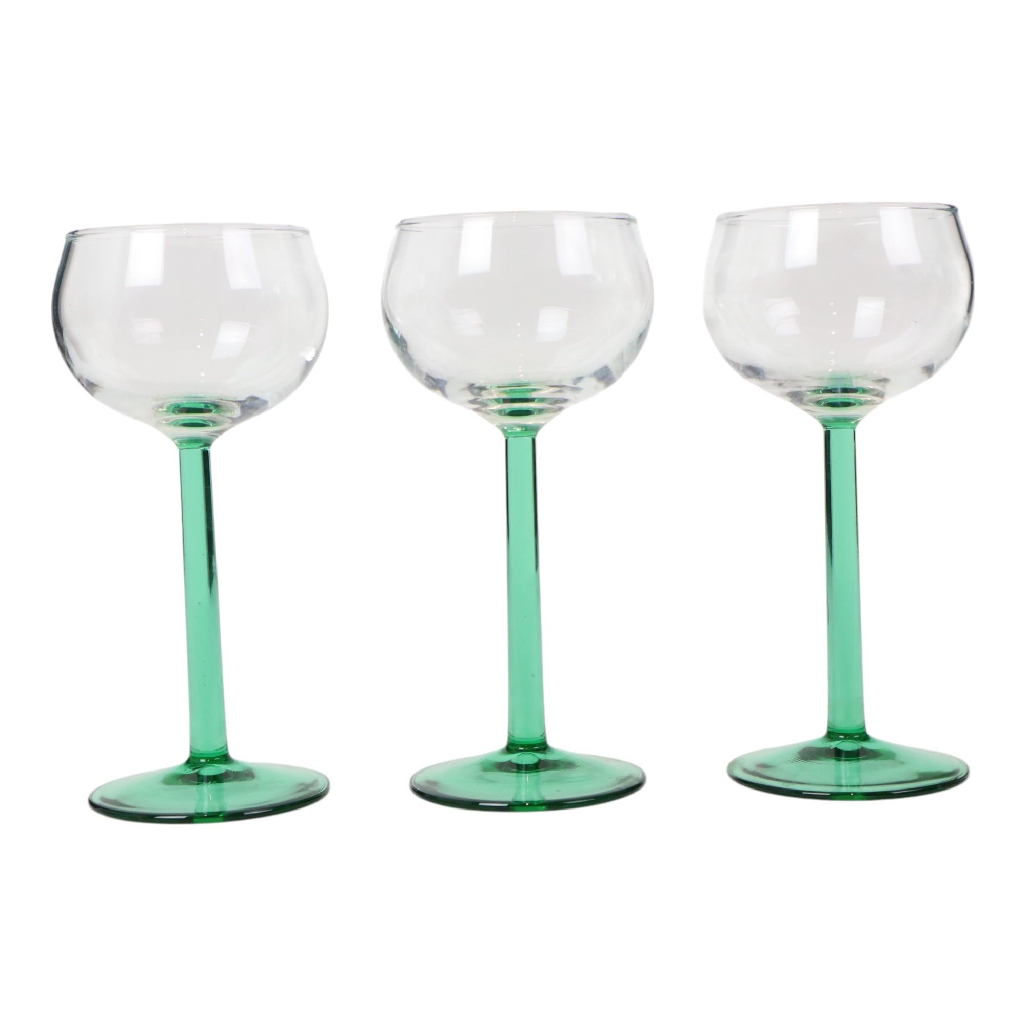 Vetro Set di 6 bicchieri da vino vintage Luminarc Alsace con base verde stretta in vendita