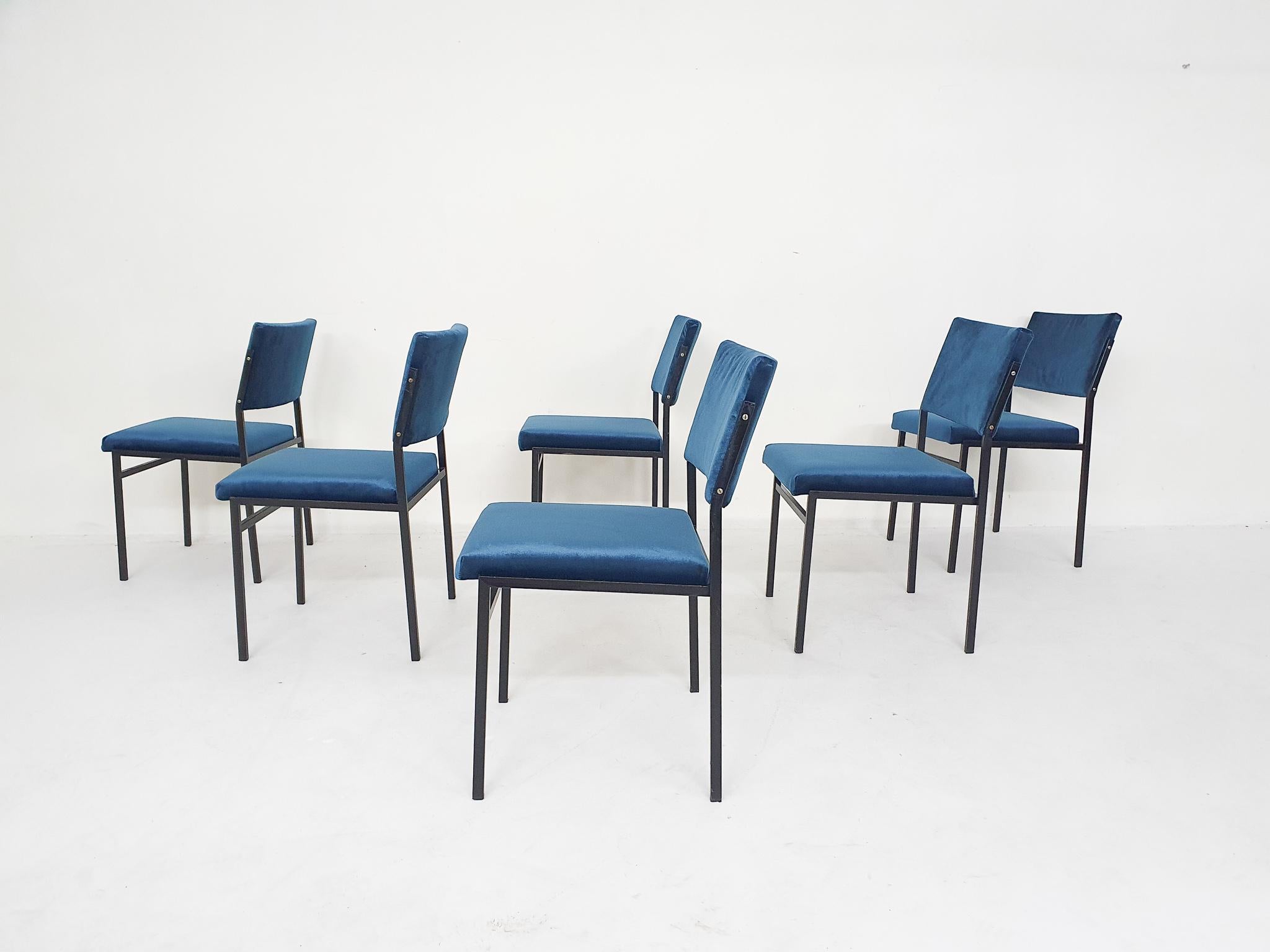 Set of 6 vintage metal stacking chairs in blue velvet The Netherlands 1960's In Good Condition For Sale In Amsterdam, NL