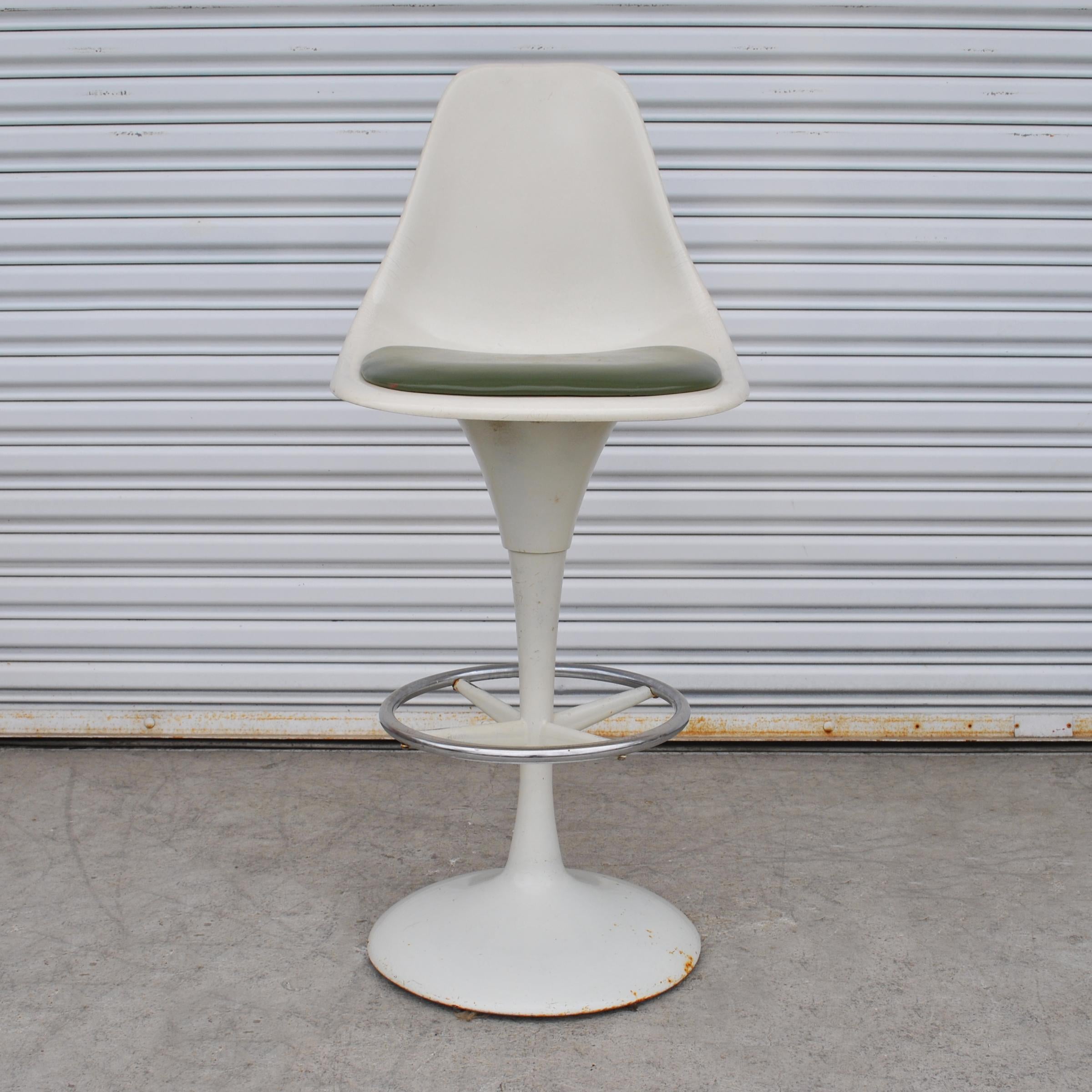 Set of 6 Vintage Midcentury Umanoff Saarinen Style Stools 1