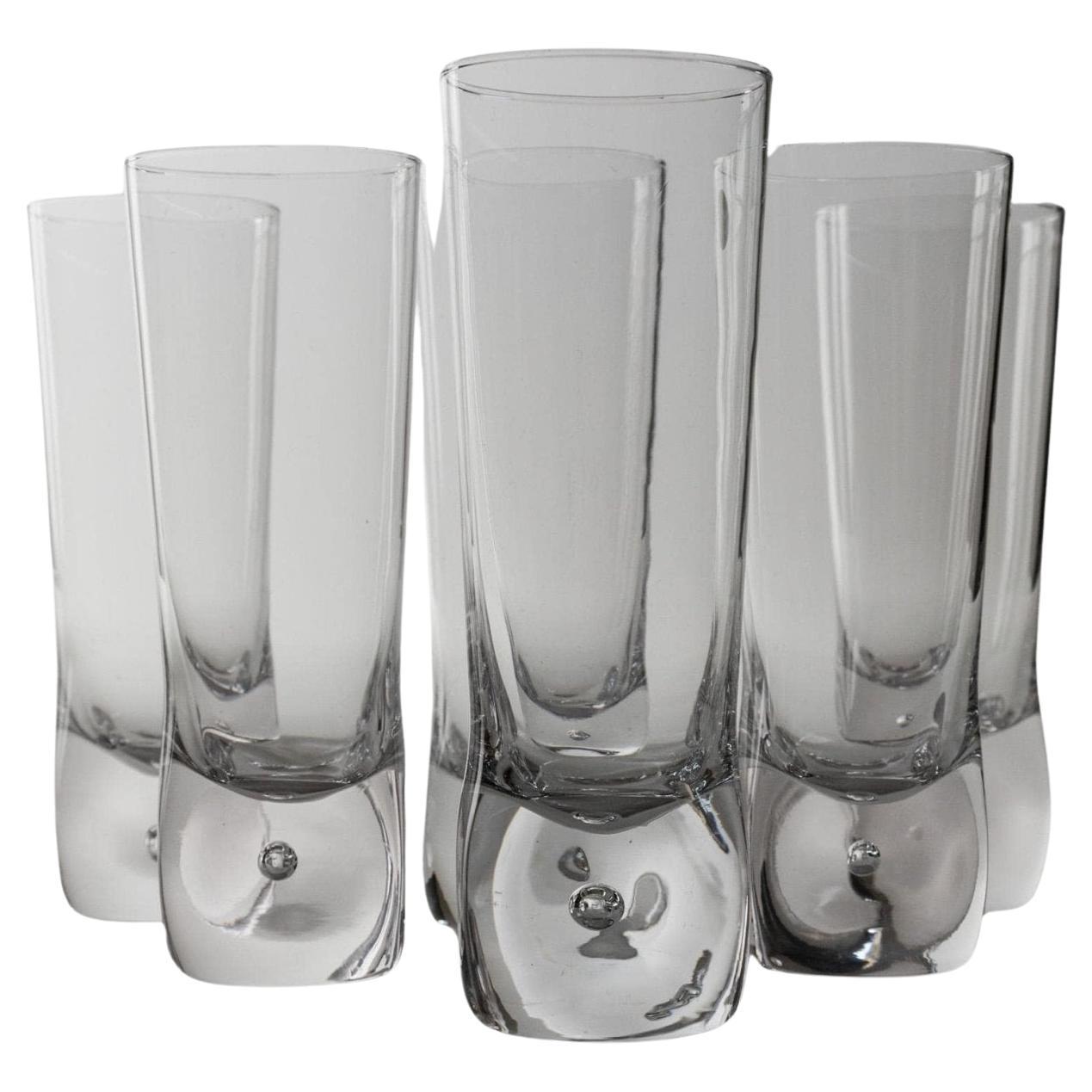 Juego de 6 vasos de cristal de Murano Vintage Design Italia, años 70

Juego de 6 vasos vintage de cristal de Murano de la década de 1970, de cristal transparente con una burbuja distintiva y pie pesado de forma cuadrada como elemento de diseño.