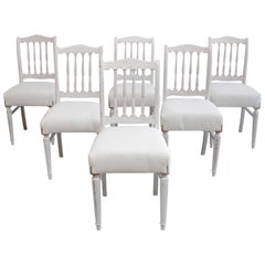 Ensemble de 6 chaises de salle à manger de style suédois vintage peintes et tapissées