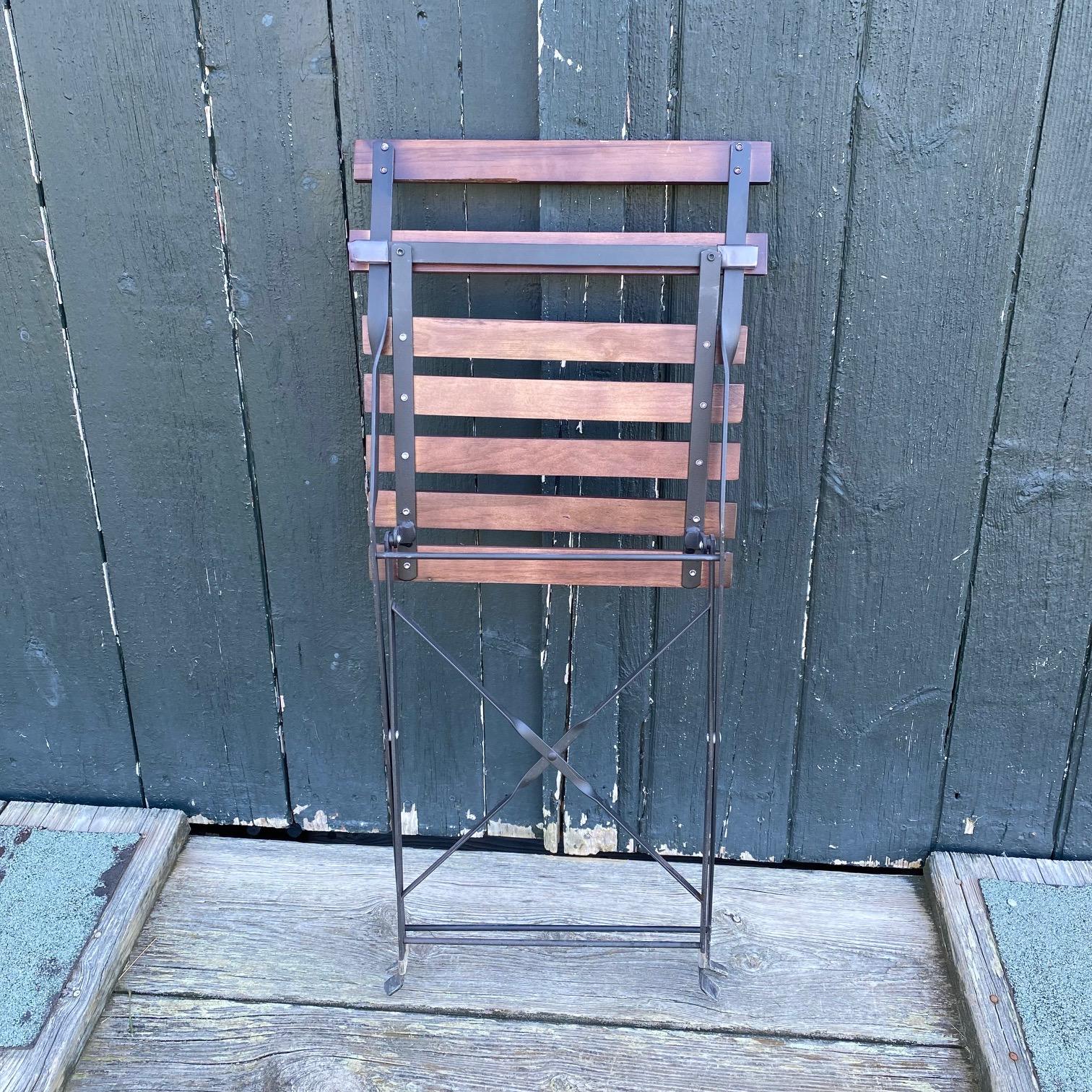 Ensemble de 6 chaises de bar pliables de style parisien vintage, avec autres disponibles en vente 5