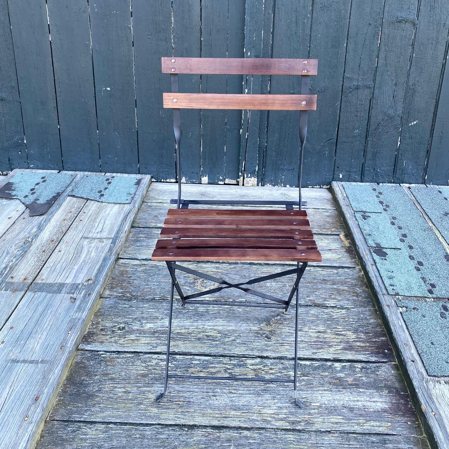 Ensemble de 6 chaises de bar pliables de style parisien vintage, avec autres disponibles Bon état - En vente à Hopewell, NJ