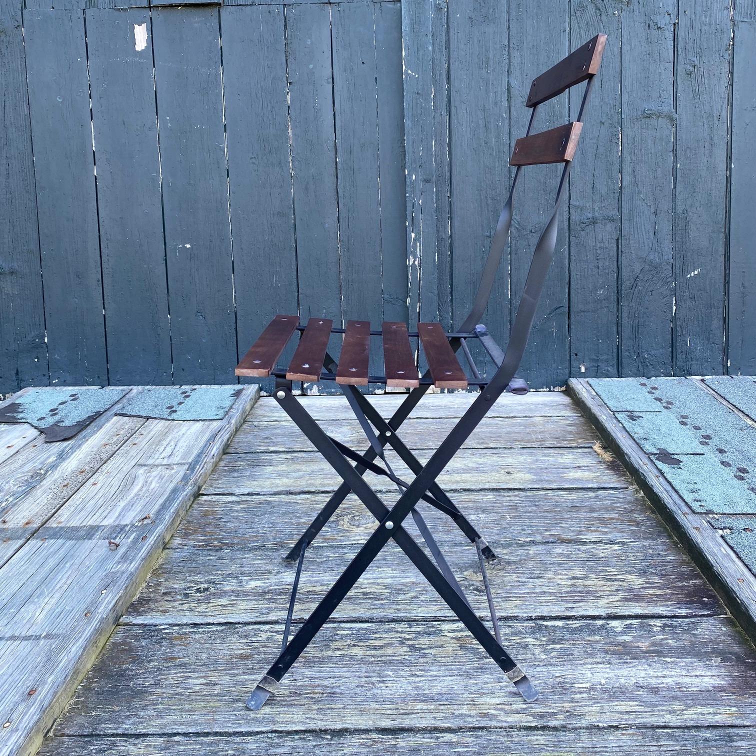 Ensemble de 6 chaises de bar pliables de style parisien vintage, avec autres disponibles en vente 1