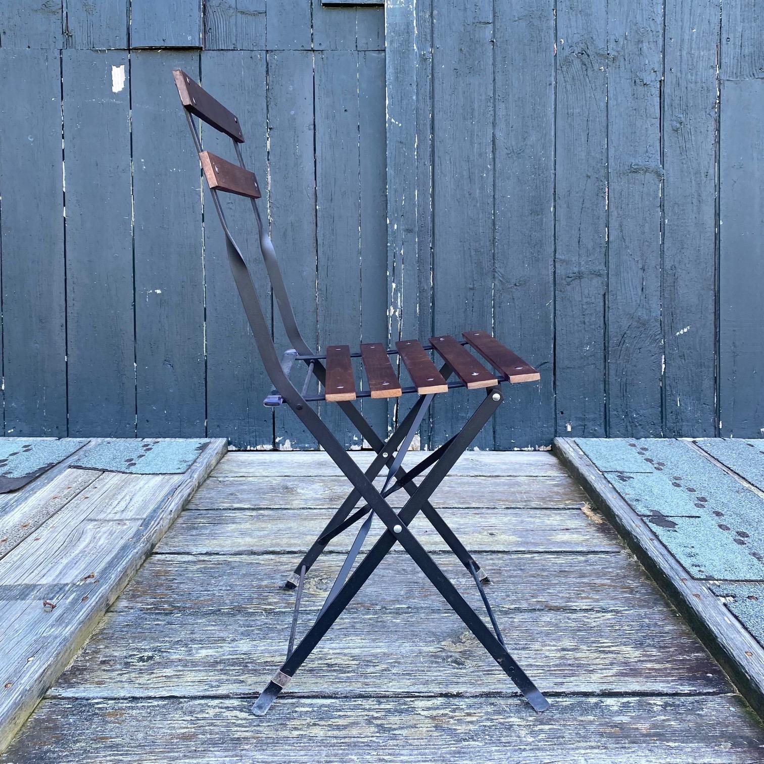 Ensemble de 6 chaises de bar pliables de style parisien vintage, avec autres disponibles en vente 2
