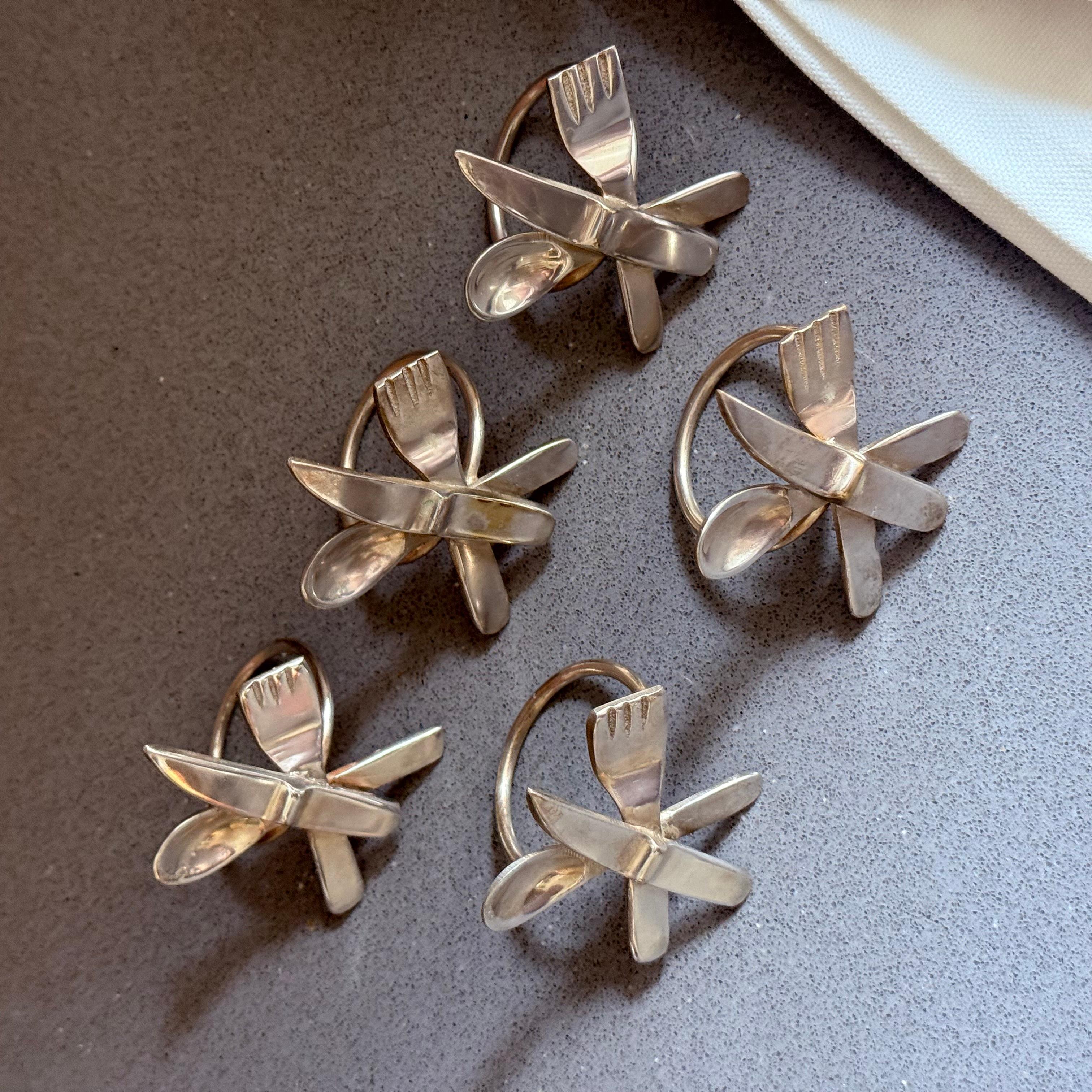 6er-Set Vintage versilberte Serviettenringe im Besteck-Design Gabel, Messer Löffel (Britisch) im Angebot