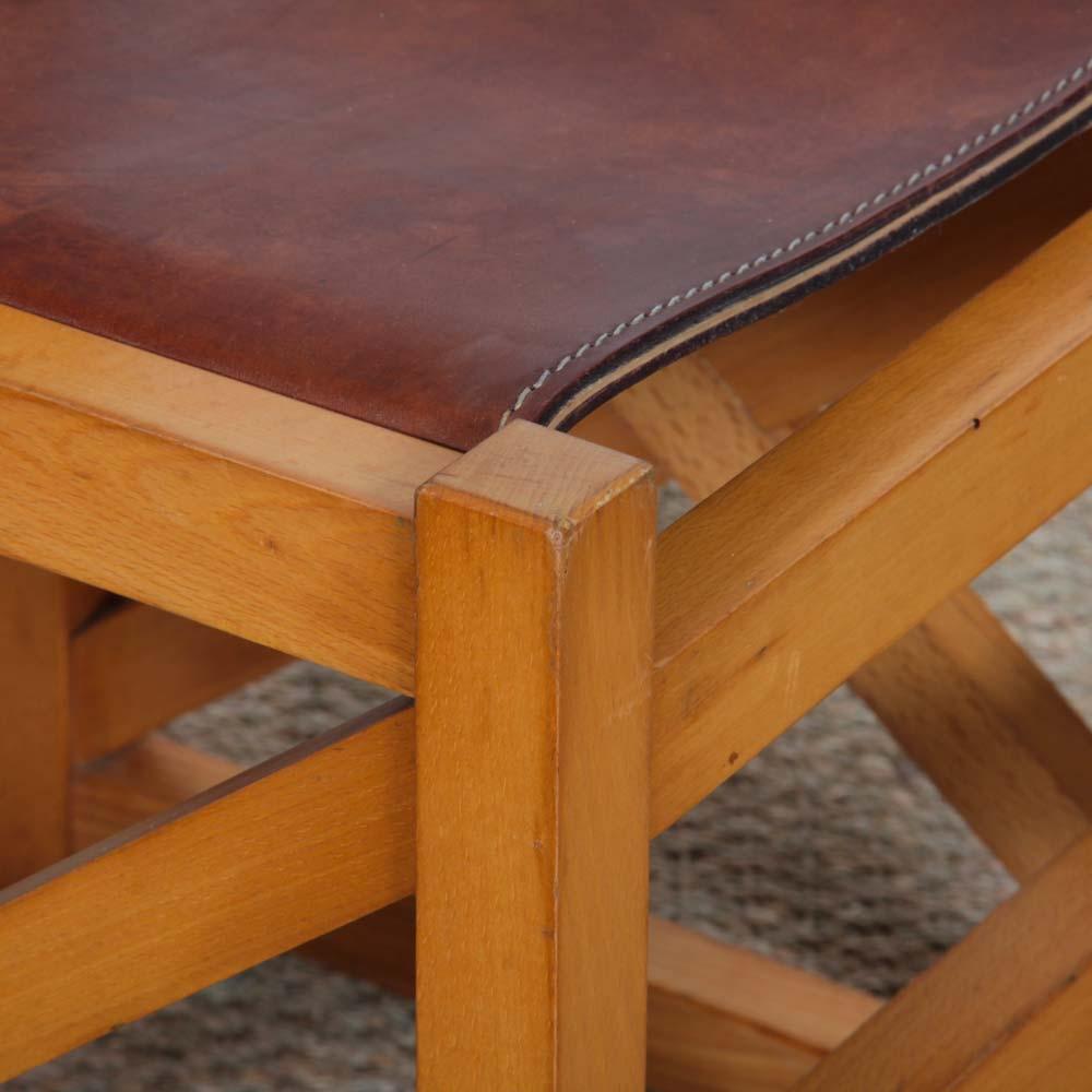 Ensemble de 6 chaises vintage en bois massif et cuir, 1980 en vente 1