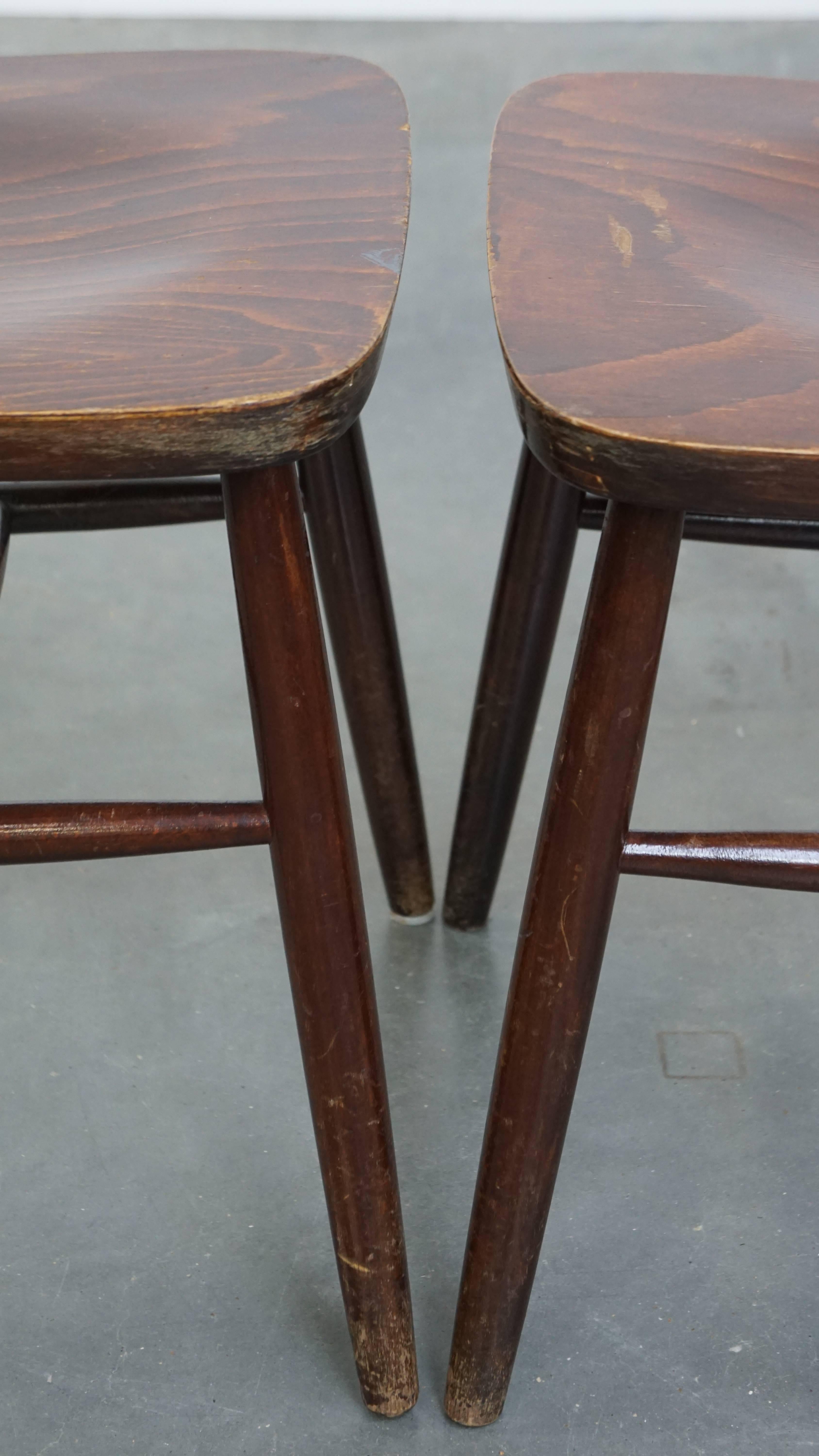 Set of 6 Vintage Wooden Windsor Spindle Chairs from the 1970s For Sale 7