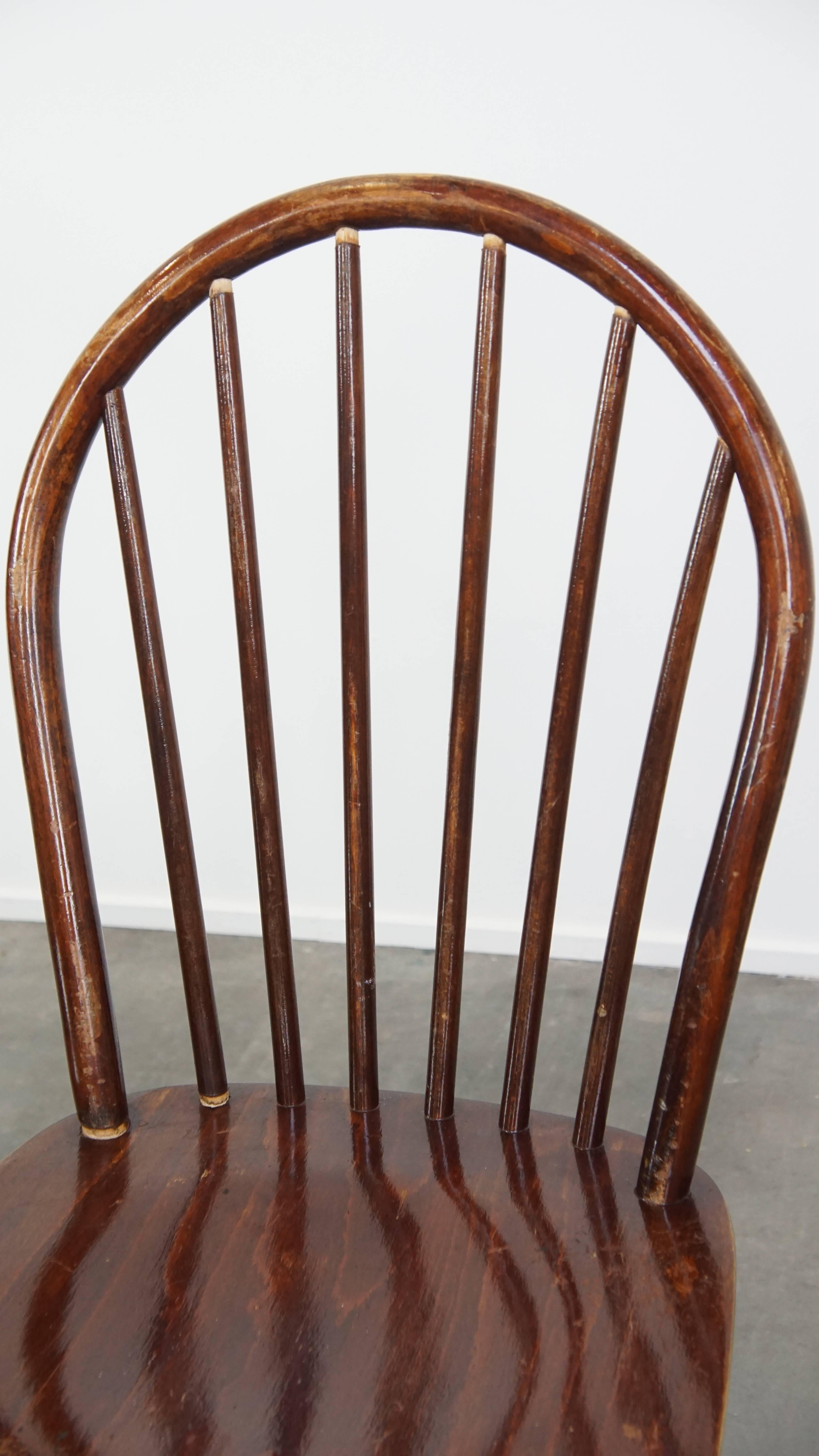 Classical Roman Set of 6 Vintage Wooden Windsor Spindle Chairs from the 1970s For Sale