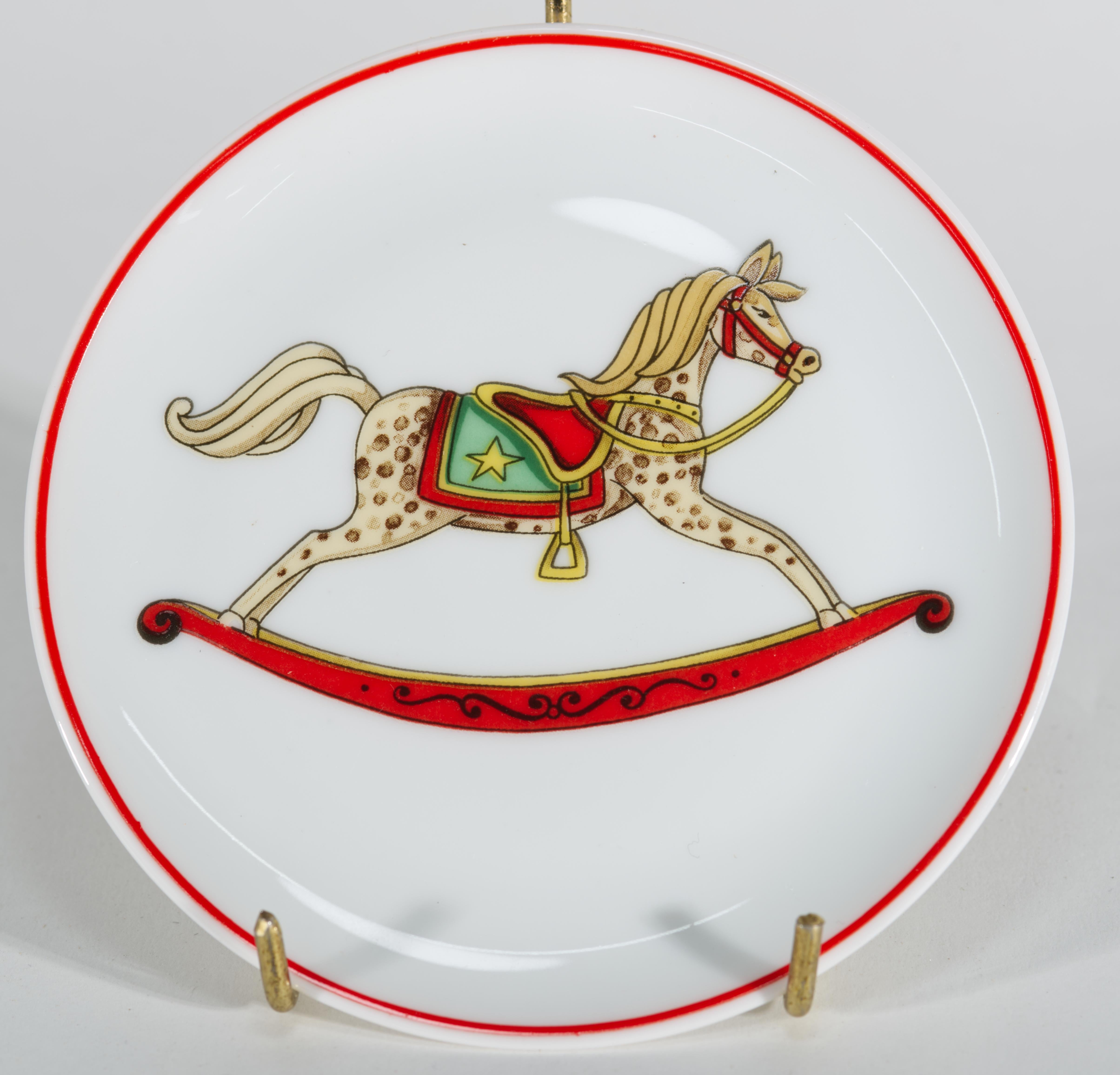 The nostalgic and joyful decor of the vintage Christmas Magic collection by Vista Alegre was Inspired by Victorian toys from the Victoria and Albert Museum in London. Each coaster features a distincs motif that is not repeated, with all 6 motifs of