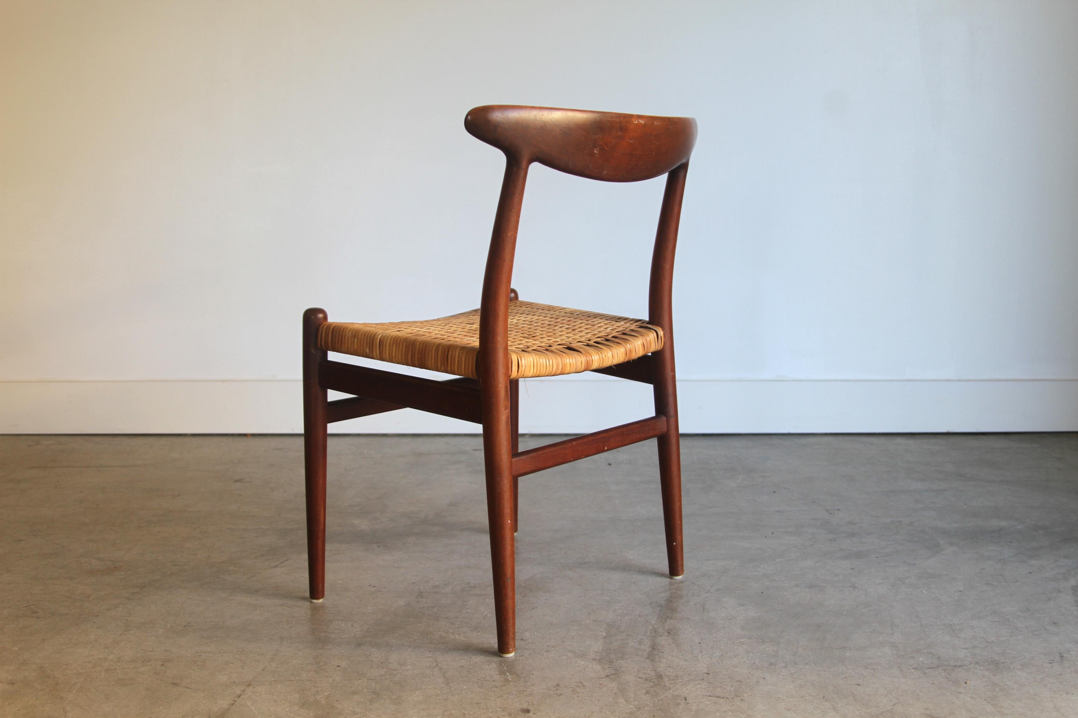 Mid-20th Century Set of 6 W2 Dining Chairs by Hans J. Wegner For Sale