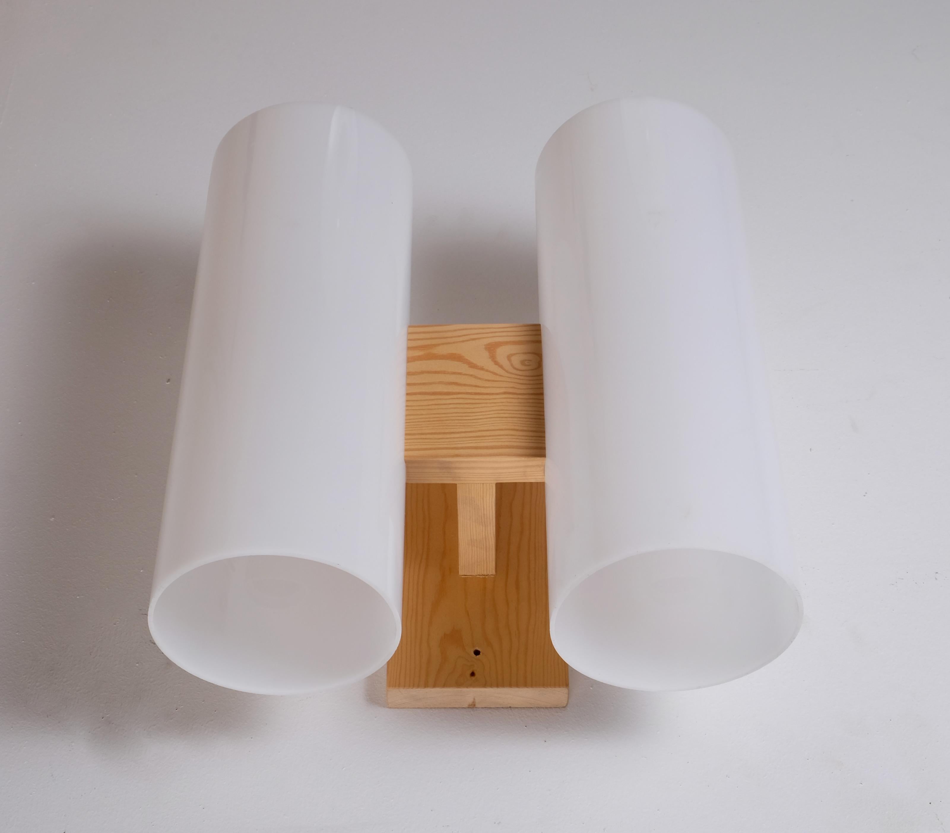 Design Uno & Östen Kristiansson produced by Luxus, Sweden. Solid pine and large acrylic shades.
Set of 6 available. Listed price is for a single wall light.
Measures: Height 40 cm.