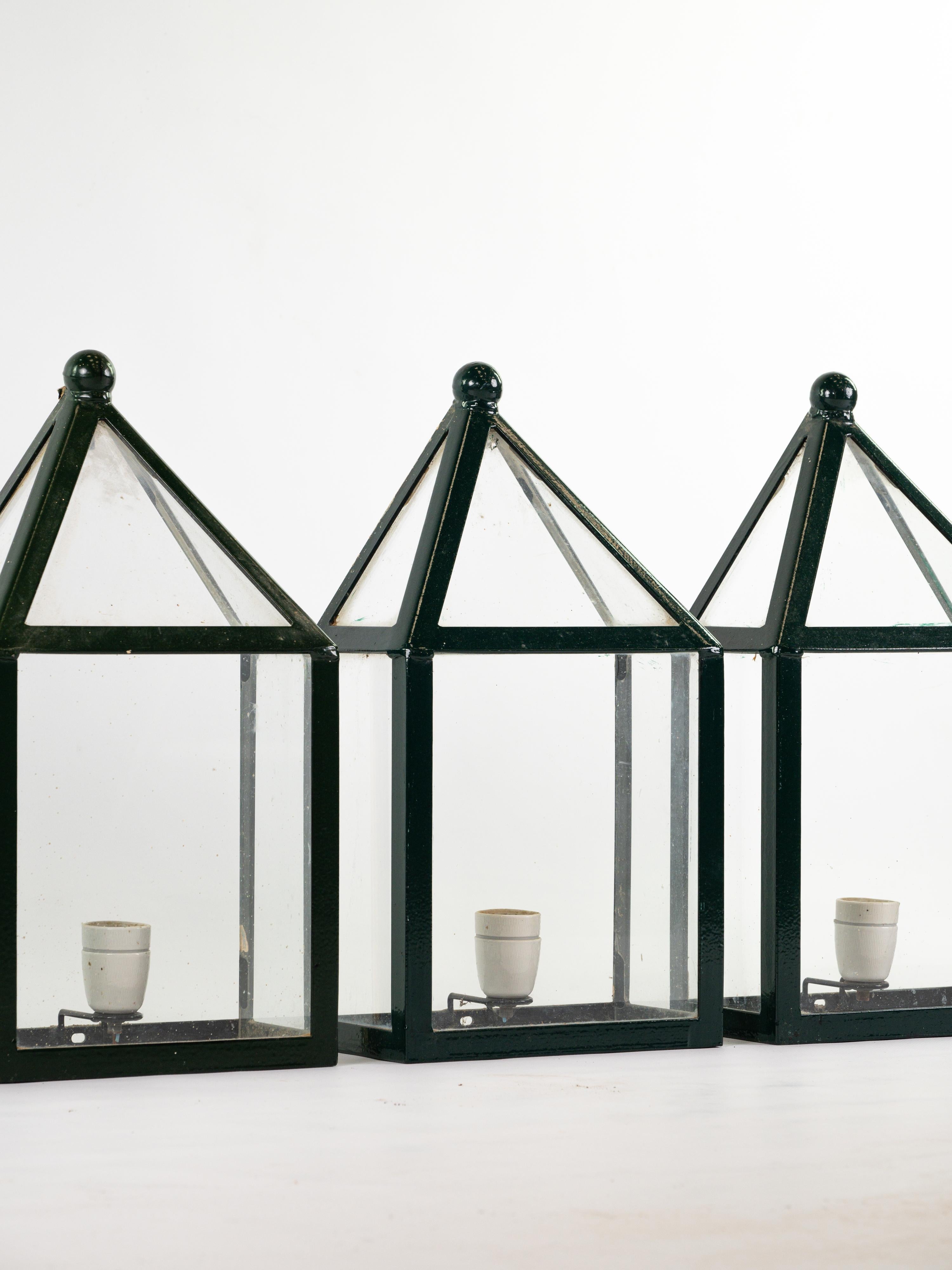 Very rare set of 6 outdoor wall lamp design by Luigi Caccia Dominioni for the the VILLA PINEDA in Cap Martin, french riviera (South of France) circa 1950. 

The green painting is original.

White ceramic bulb holder. 

More information upon request. 