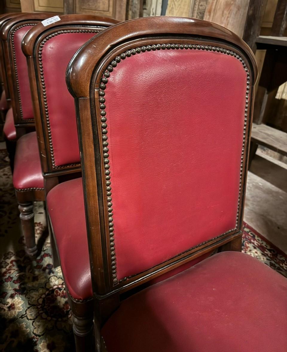 Noyer ensemble de 6 fauteuils en noyer, garnis de cuir rouge, provenant d'un théâtre italien en vente