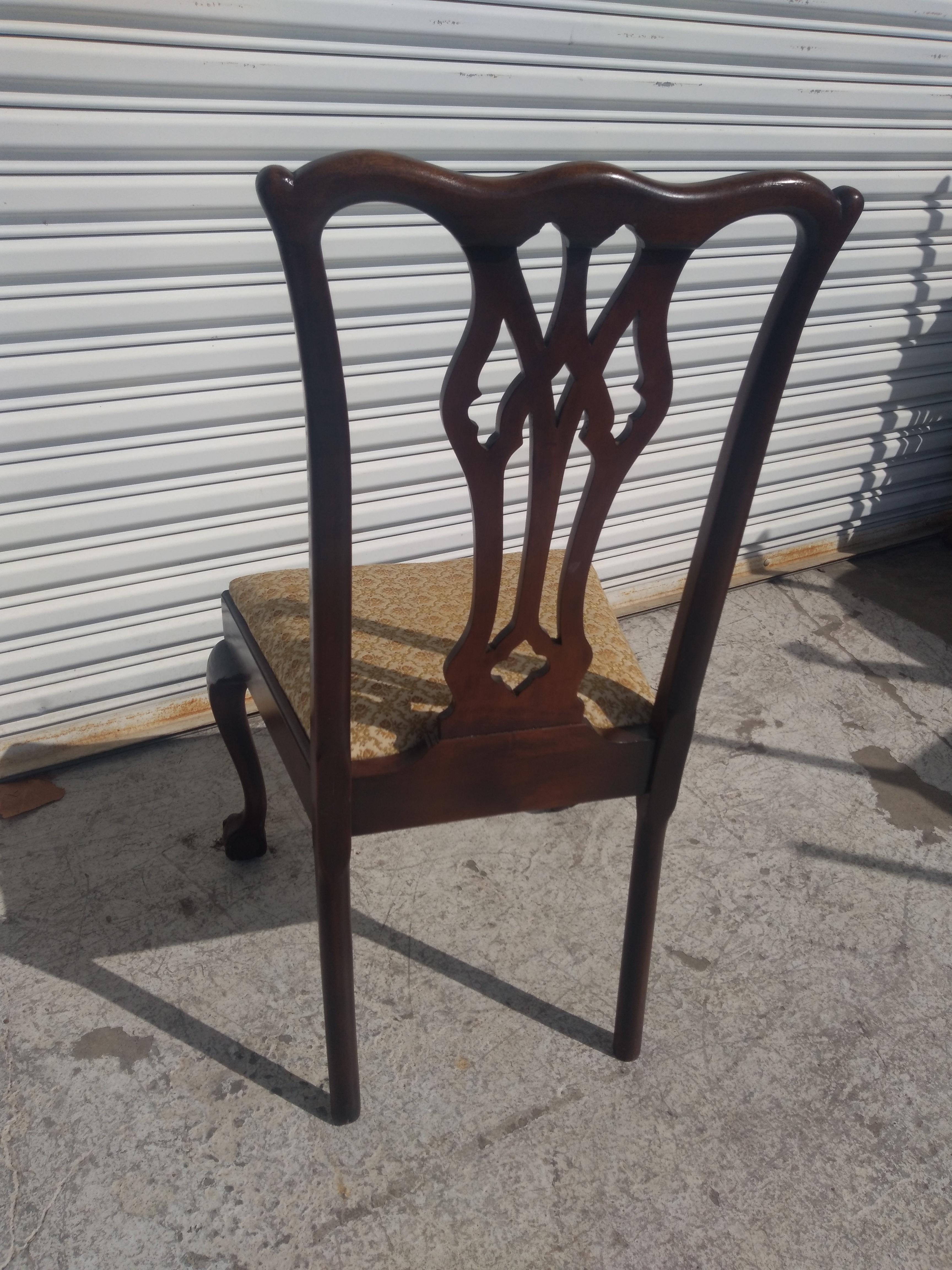 Juego de 6 sillas de comedor estilo Chippendale Ball & Claw de nogal en Bueno estado para la venta en Pasadena, TX