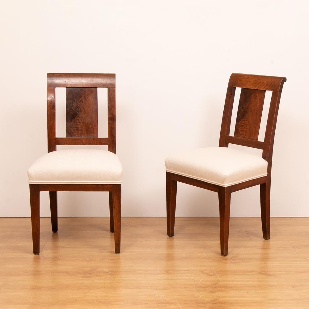 Measures: H 86cm, W 46cm, D 50cm, seat height 48cm

A set of six walnut dining chairs newly restored and upholstered.