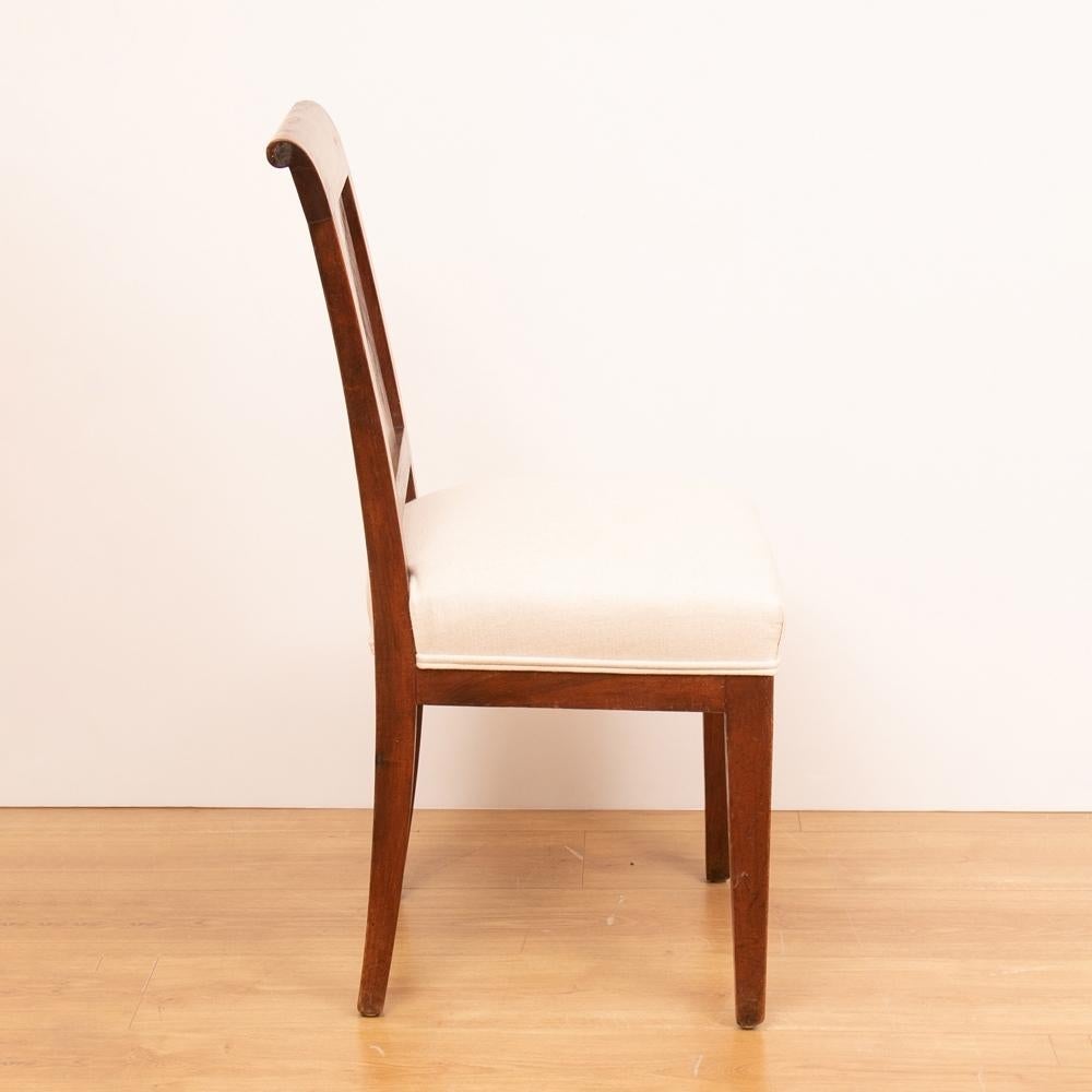 Set of 6 Walnut Dining Chairs, 20th Century In Excellent Condition For Sale In London, GB