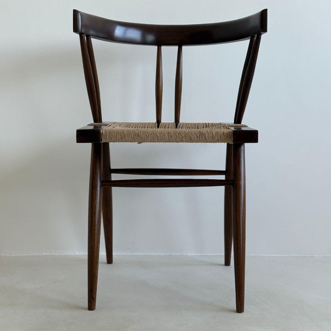 Ensemble de 6 chaises en noyer assises sur l'herbe, à la manière de Nakashima, fabriquées en Inde Neuf - En vente à Amsterdam, NL