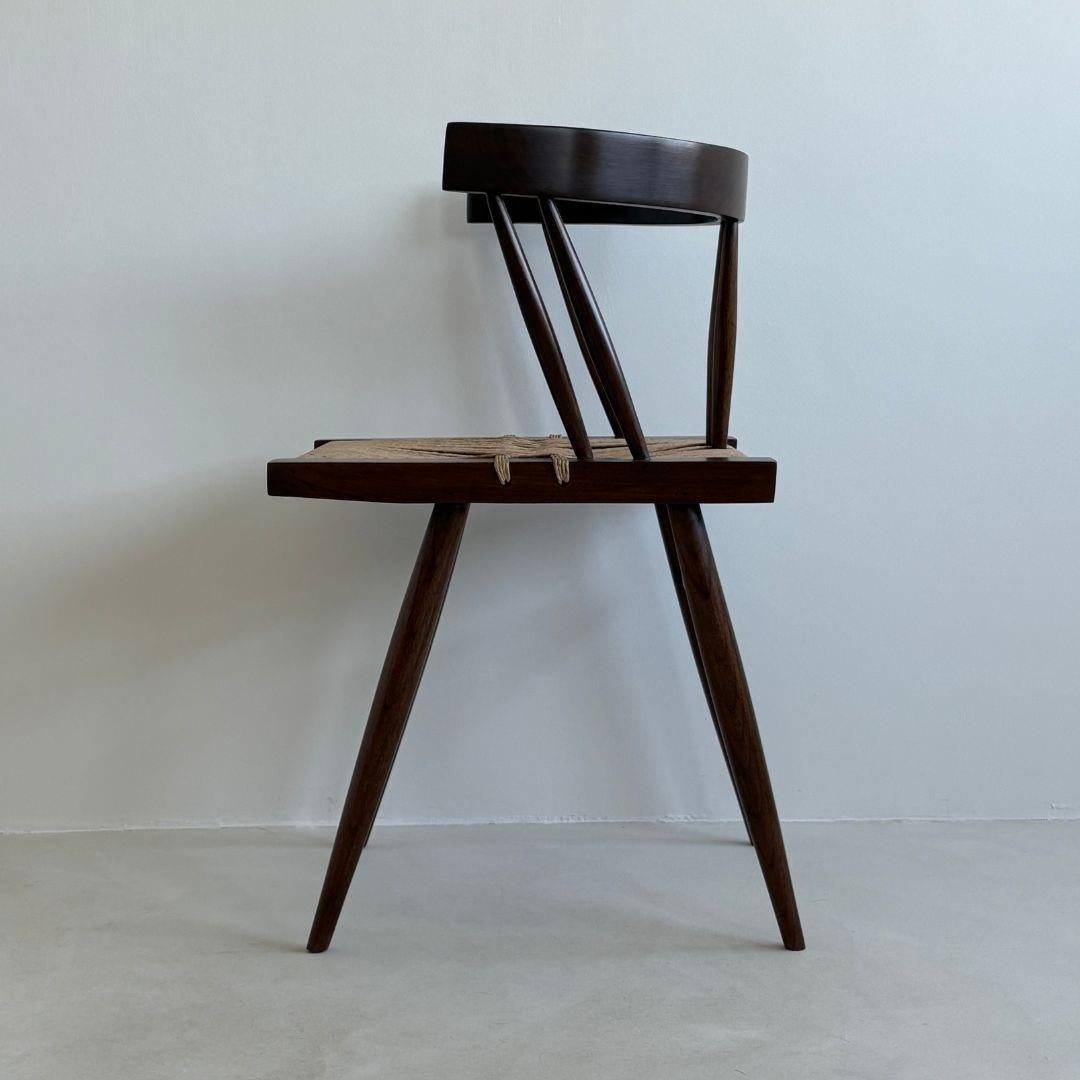 Ensemble de 6 chaises en noyer assises sur l'herbe, à la manière de Nakashima, fabriquées en Inde en vente 1