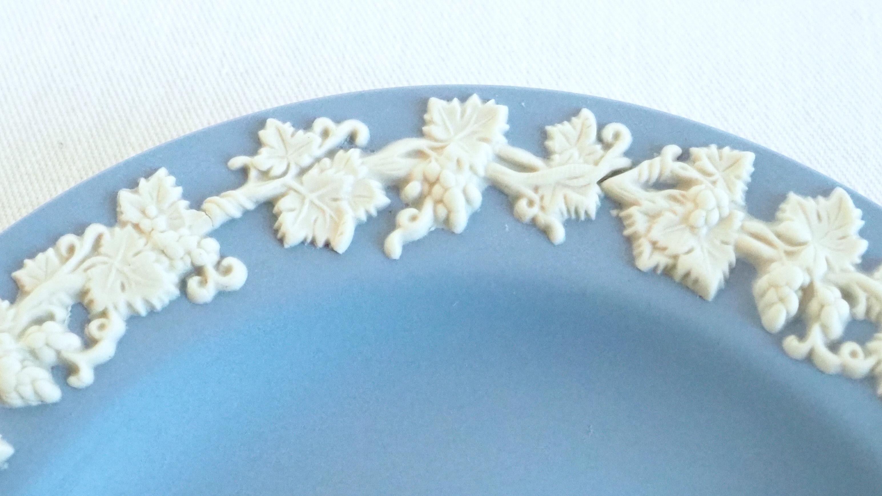 Ceramic Set of 6 Wedgwood blue and white jasperware bread plates For Sale