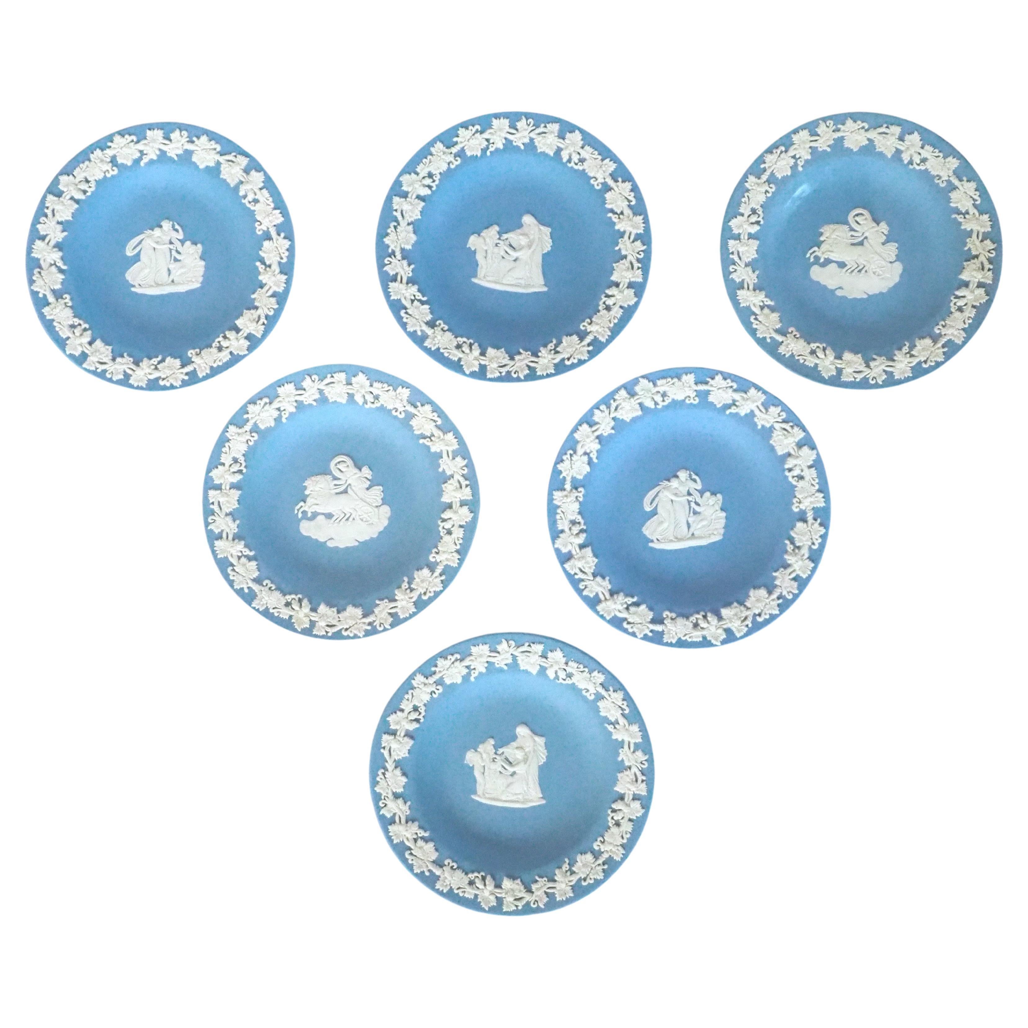 Set of 6 Wedgwood blue and white jasperware bread plates For Sale