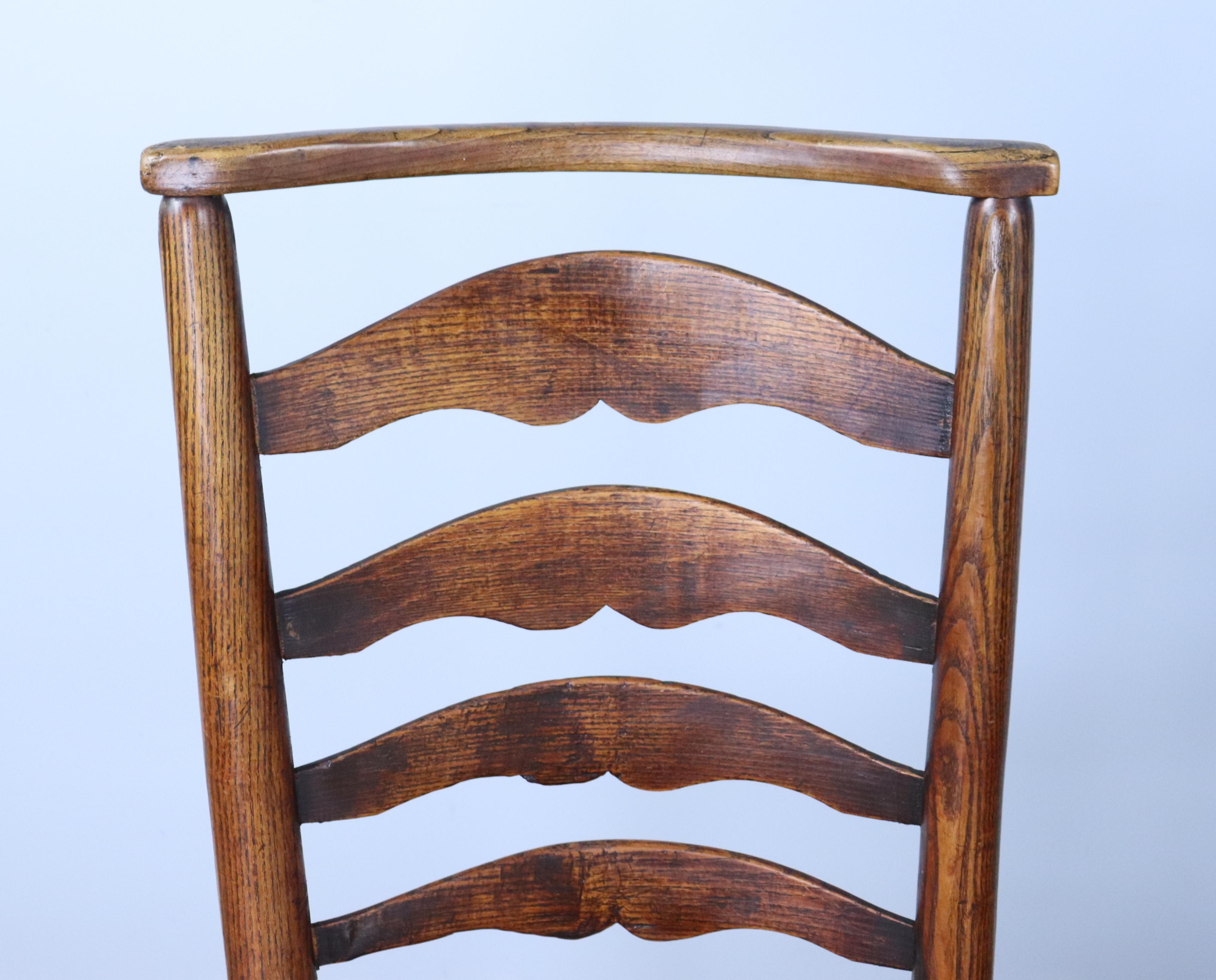 Set of 6 Welsh Country Oak Ladderback Chairs In Good Condition For Sale In Port Chester, NY