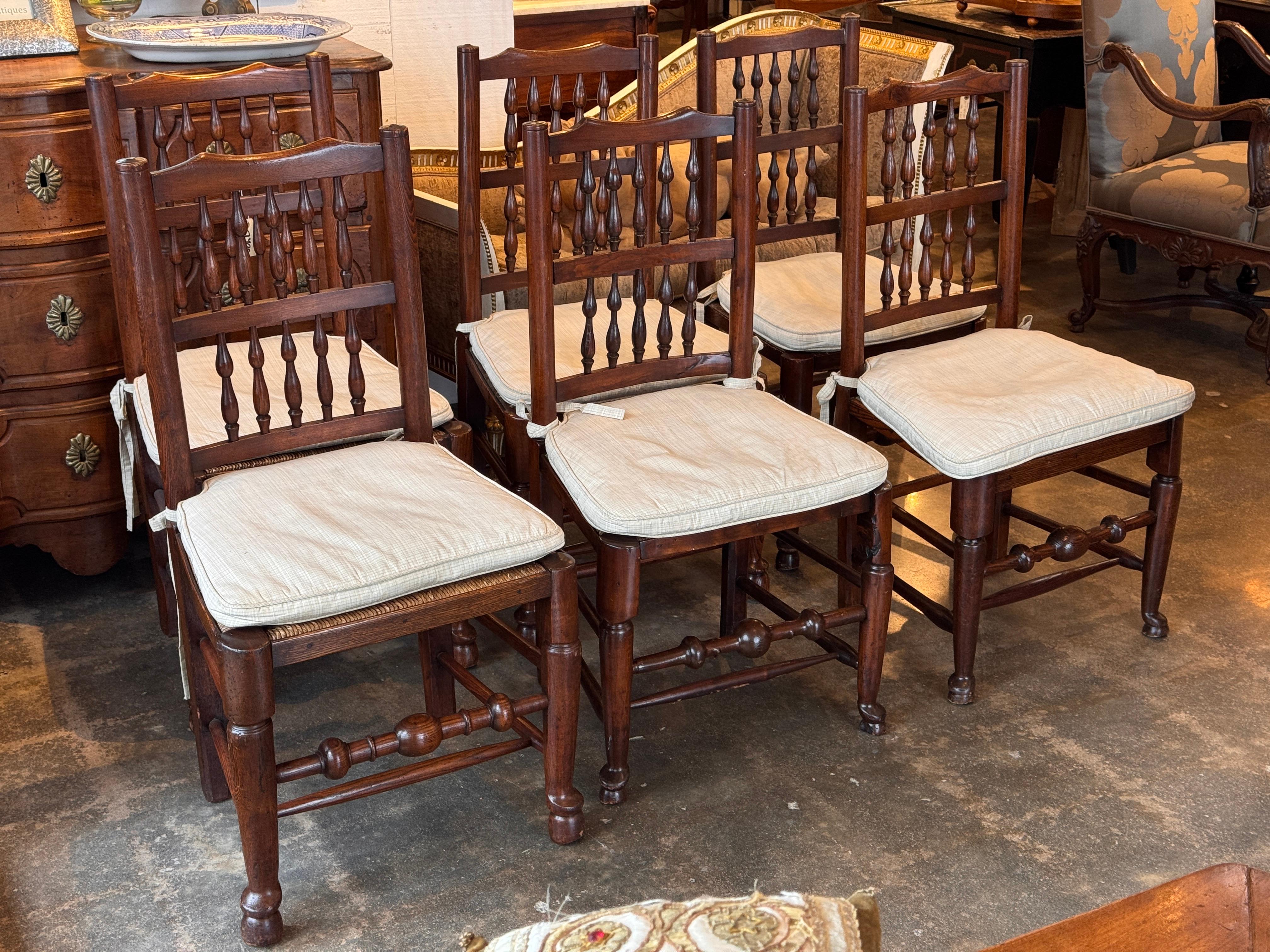 Inglese Set of 6 Welsh Spindle-Back Chairs in vendita