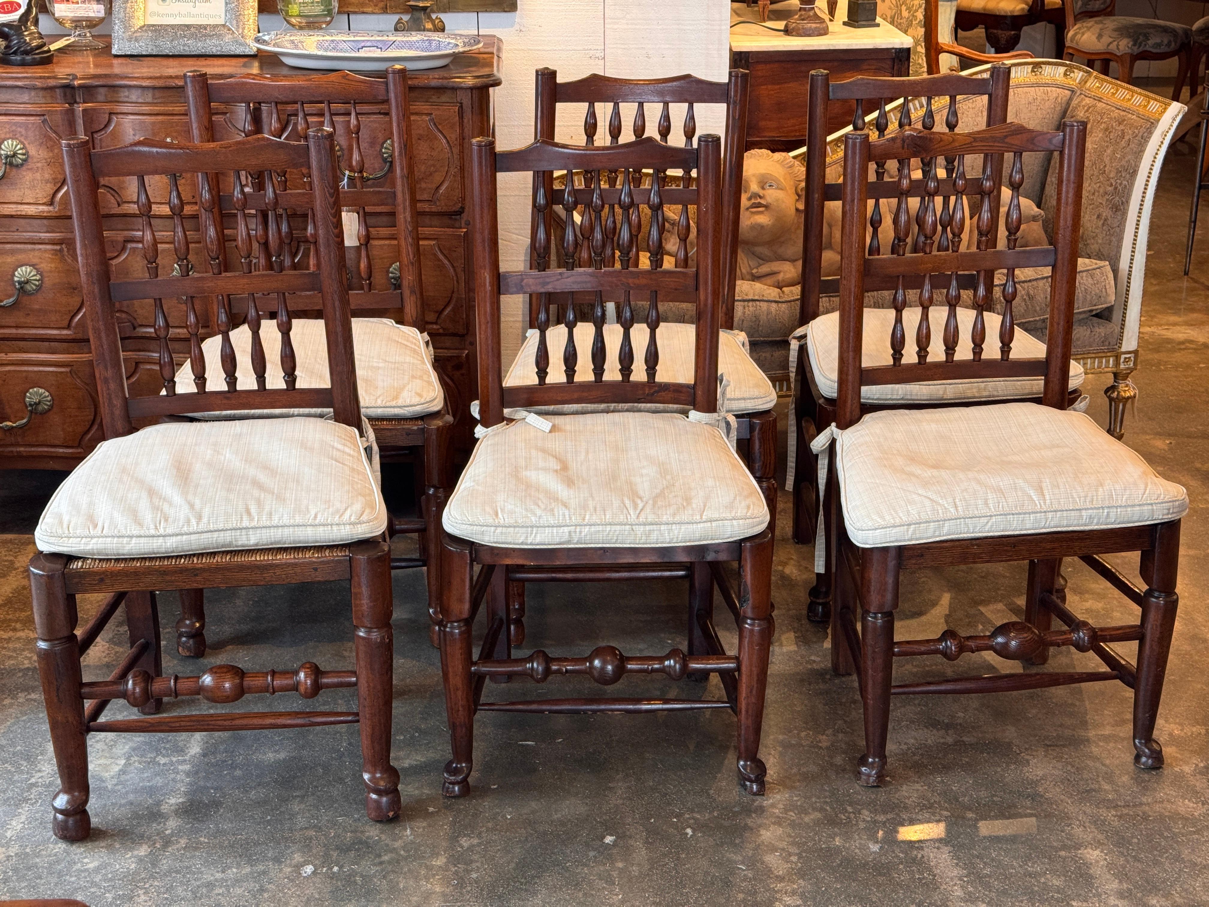 Set of 6 Welsh Spindle-Back Chairs In condizioni buone in vendita a Charlottesville, VA