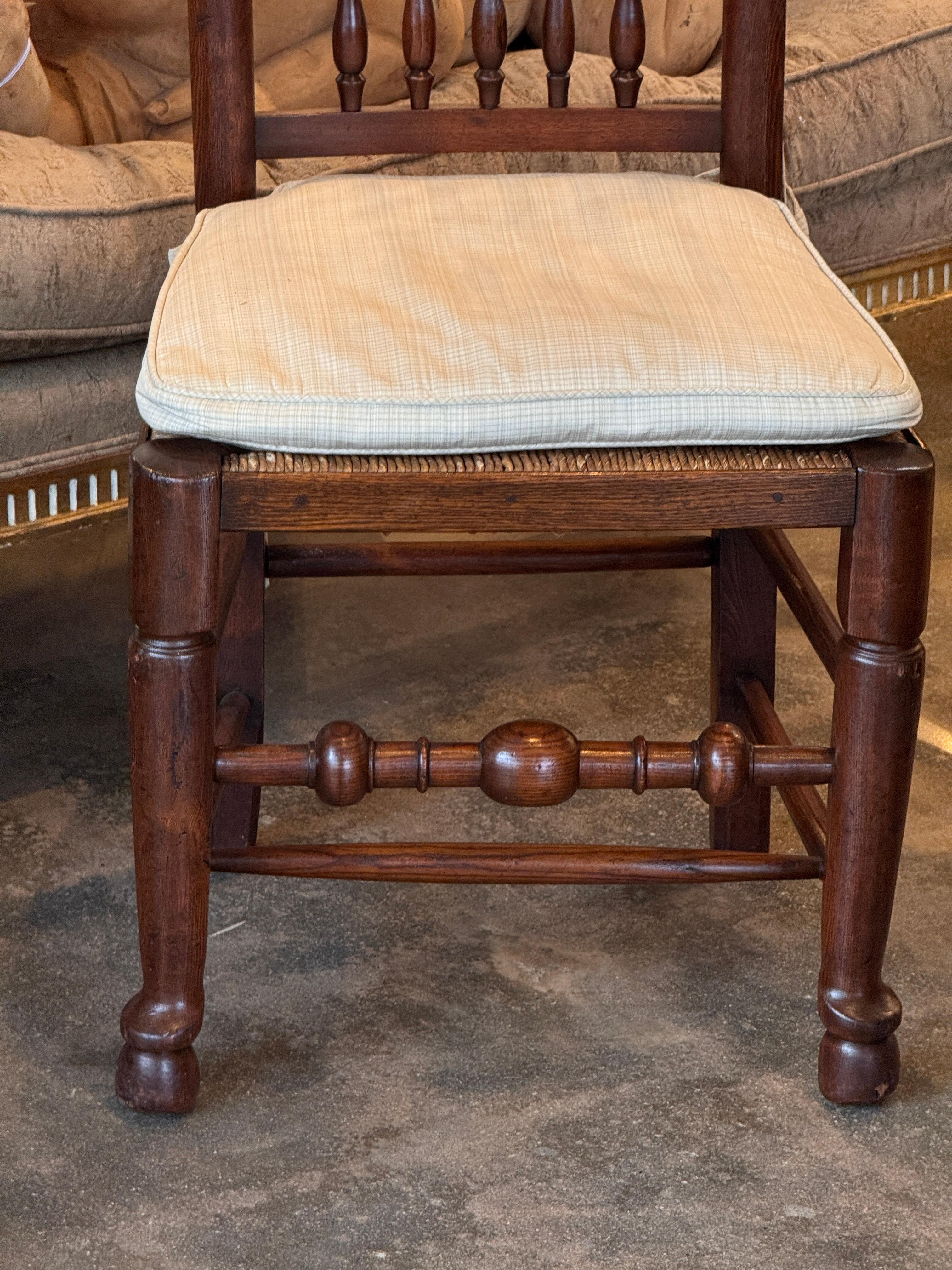 Tessuto Set of 6 Welsh Spindle-Back Chairs in vendita