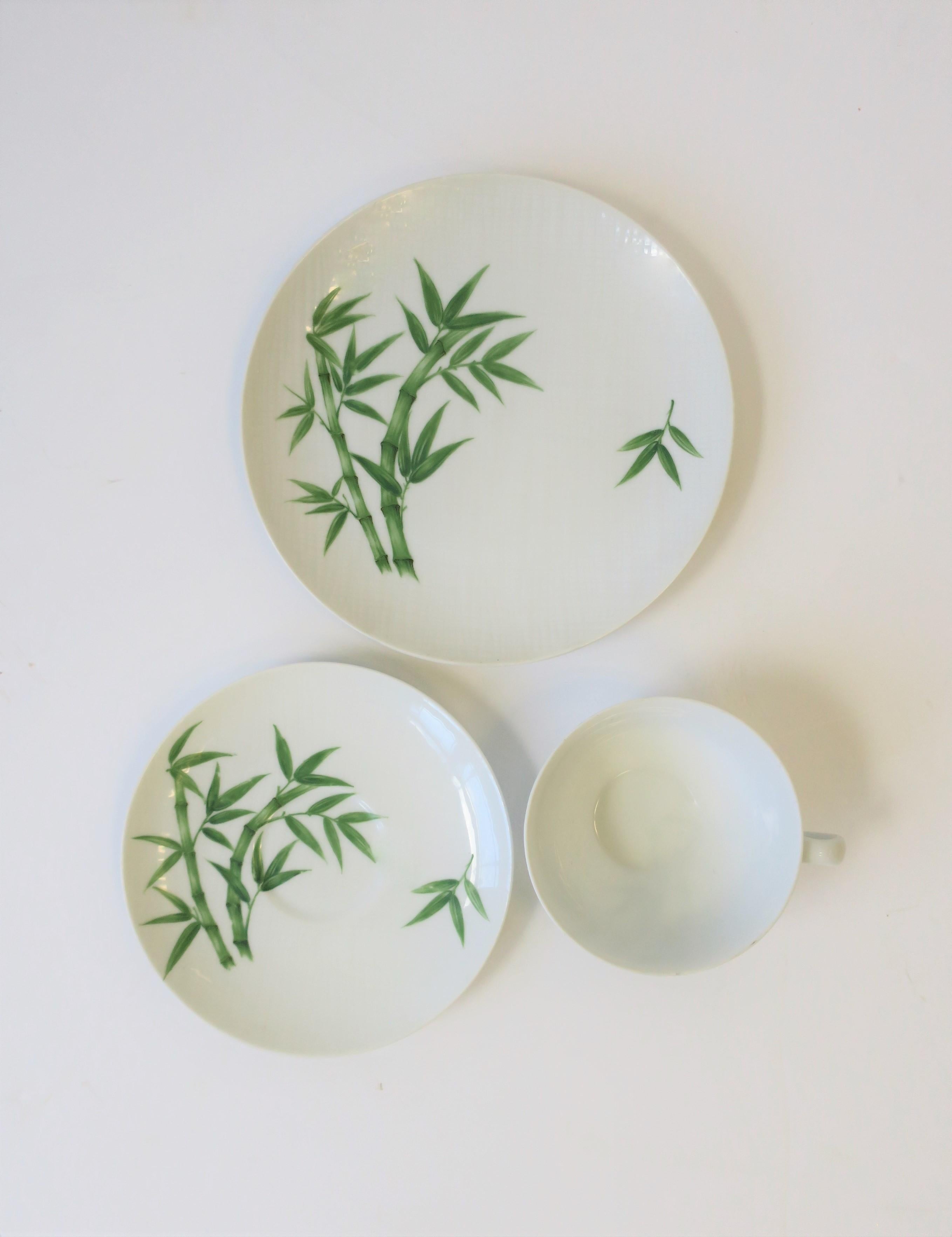 Bamboo White & Green Porcelain Lunch Dessert Tea/Coffee Dining Set of 6 In Good Condition In New York, NY