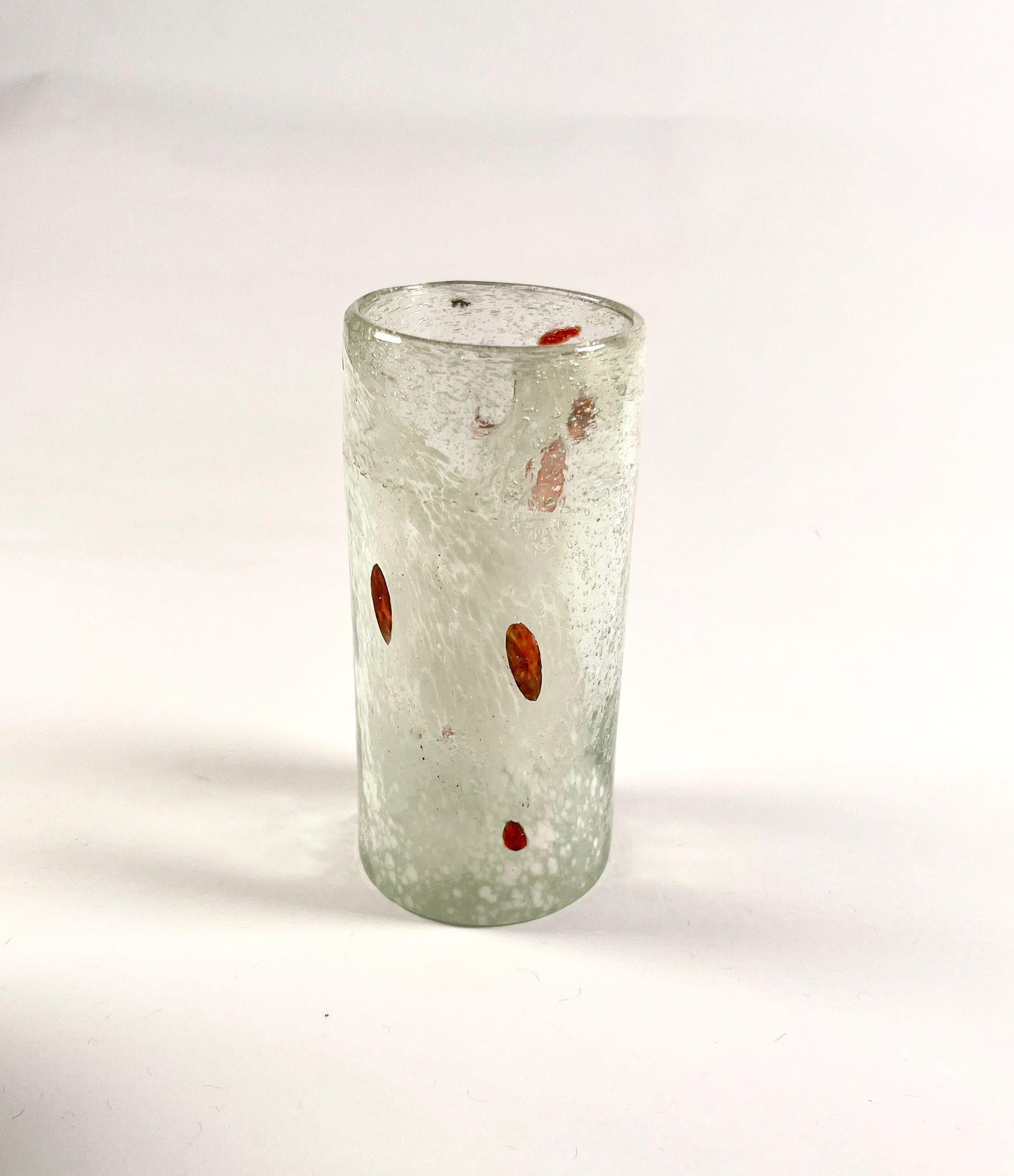 6er-Set Wasserbecher aus weißem und orangefarbenem gesprenkeltem Glas - Contemporary im Zustand „Hervorragend“ im Angebot in PARIS, FR