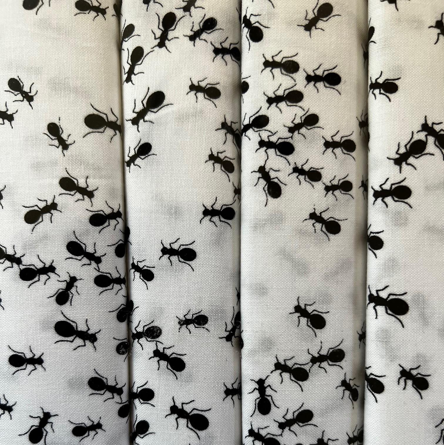 American Set of 6 White Cotton Harvey & Strait Buffet Dinner Napkins with Black Ants For Sale