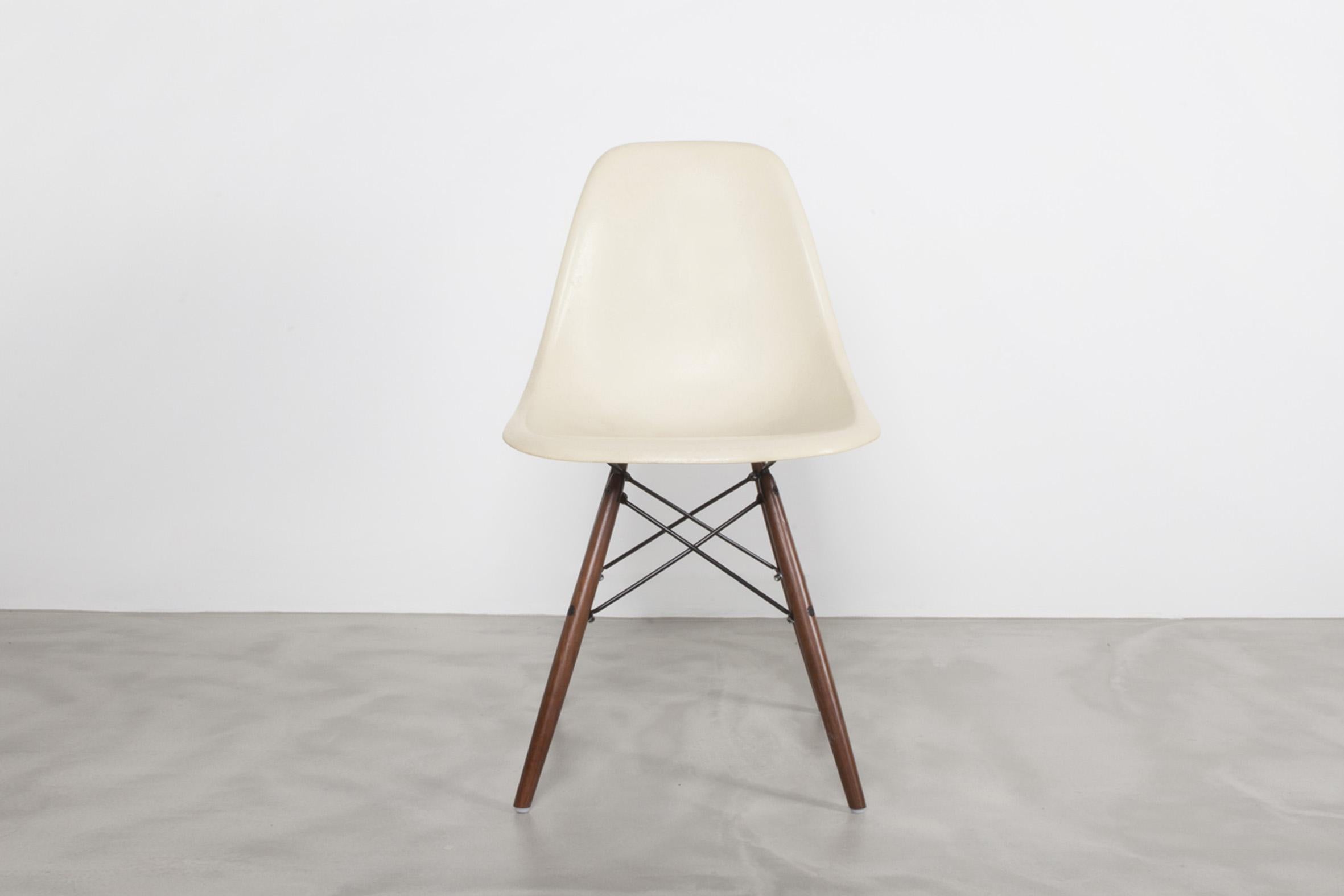 Manufactured for Herman Miller
Authentic Eames fiberglass side shell.