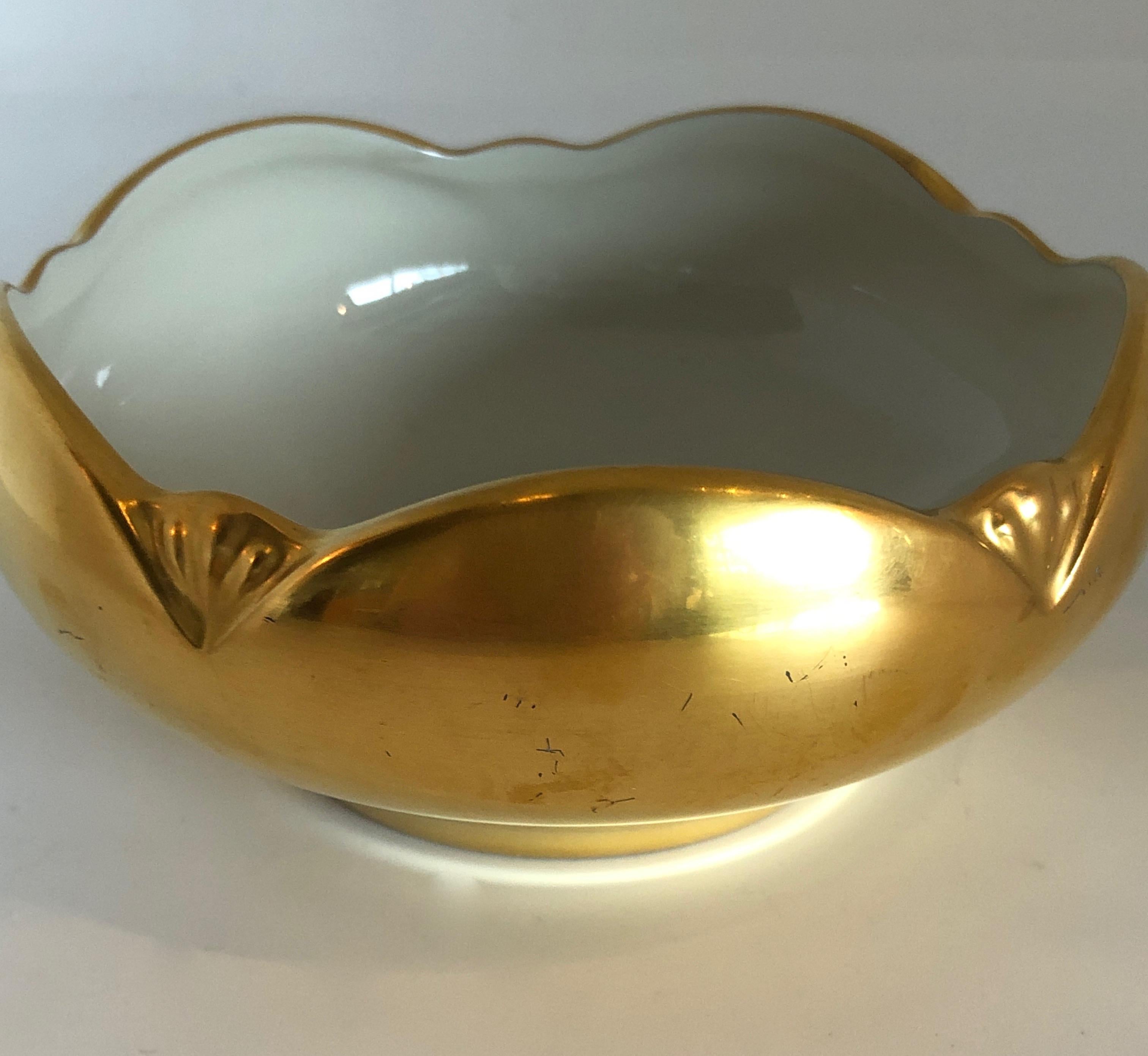 Set of 6 White & Gilt Porcelain Bowls & Coordinating Fondue / Chafing Pot & Lid For Sale 5