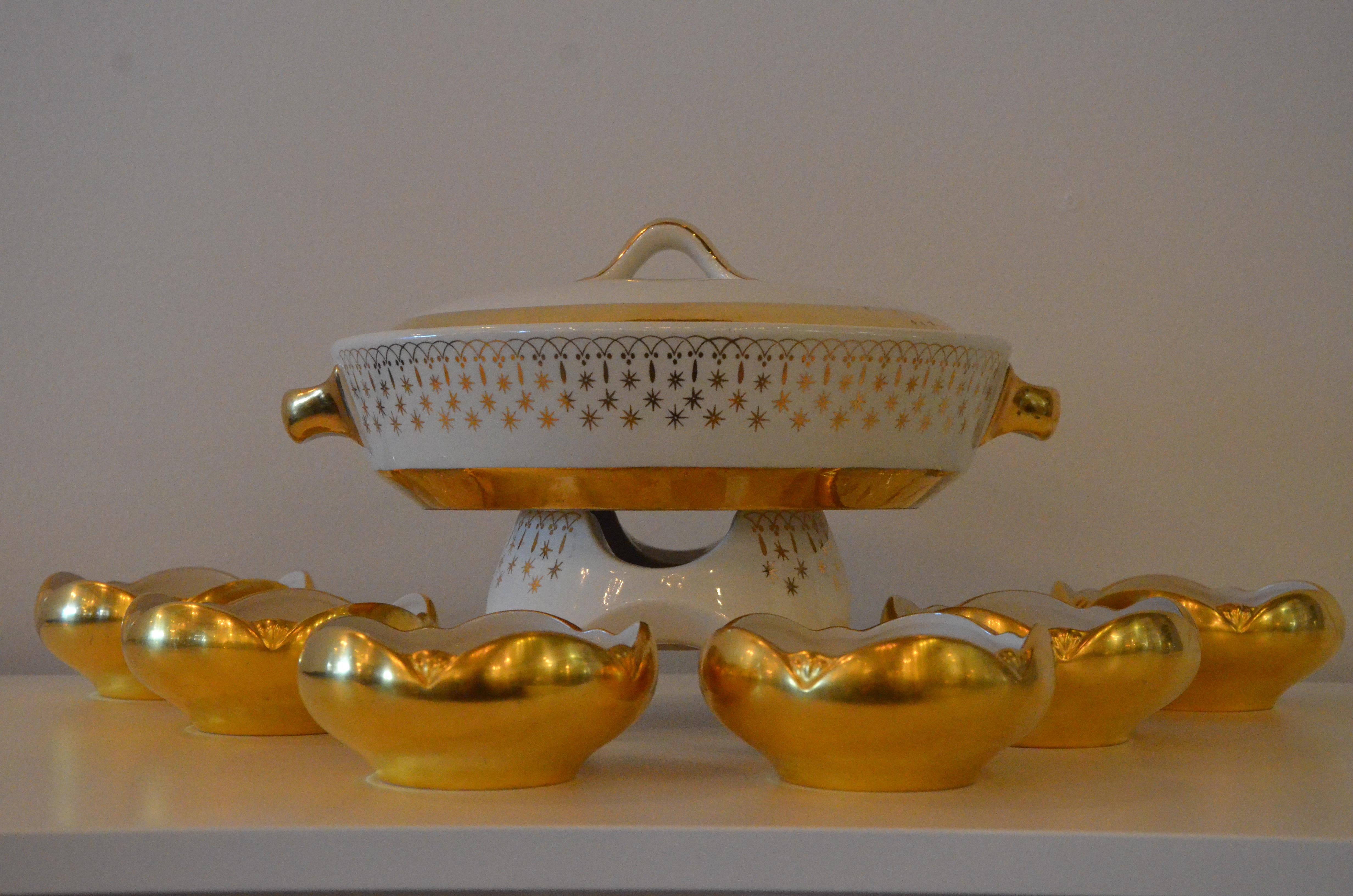 Set of 6 White & Gilt Porcelain Bowls & Coordinating Fondue / Chafing Pot & Lid For Sale 11