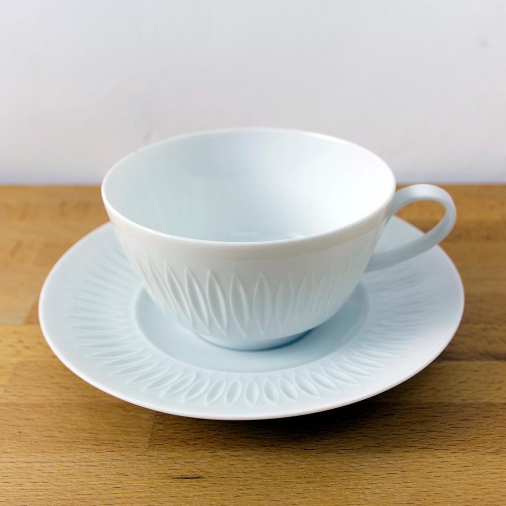 Mid-Century Modern Set of 6 White Porcelain Cups and Plates from Hutschenreuther