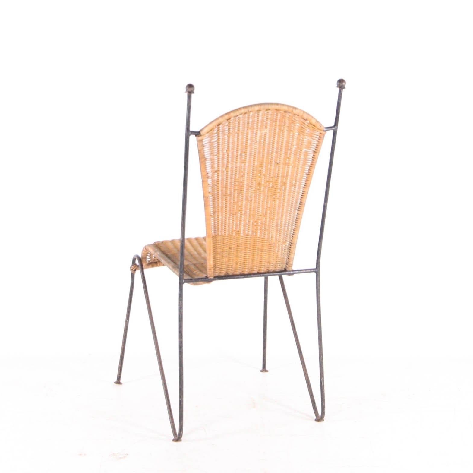 Milieu du XXe siècle Ensemble de 6 chaises en osier et en fer en vente