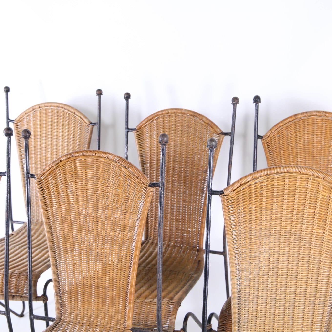 Ensemble de 6 chaises en osier et en fer en vente 1