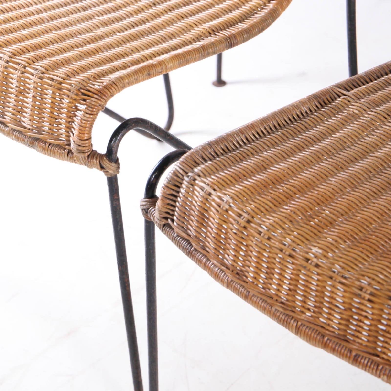 Ensemble de 6 chaises en osier et en fer en vente 4