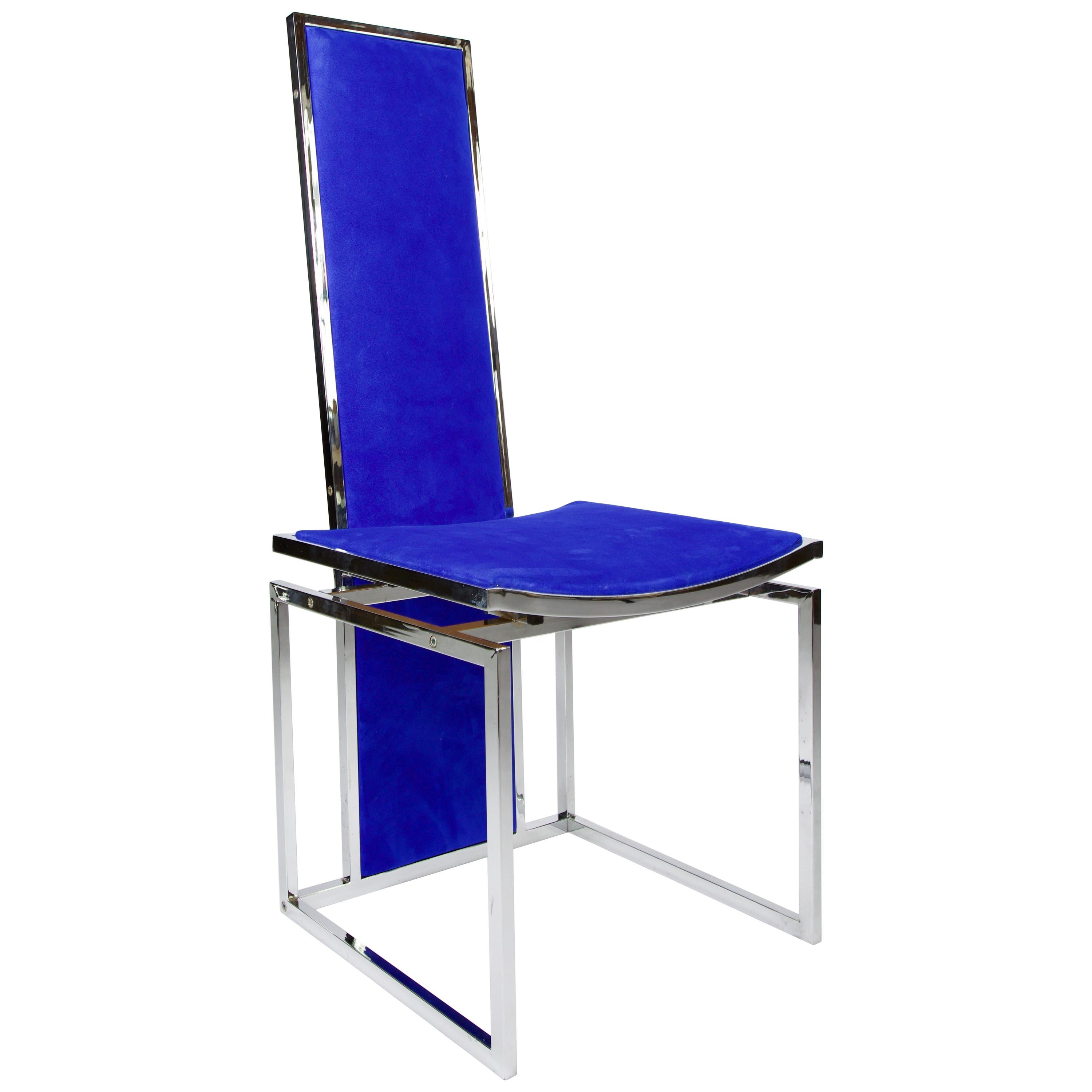 Set di 6 sedie da pranzo con schienale alto. Ogni sedia è come un'opera d'arte. Rivestita in pelle scamosciata blu cobalto. Attribuito a Romeo Rega.



