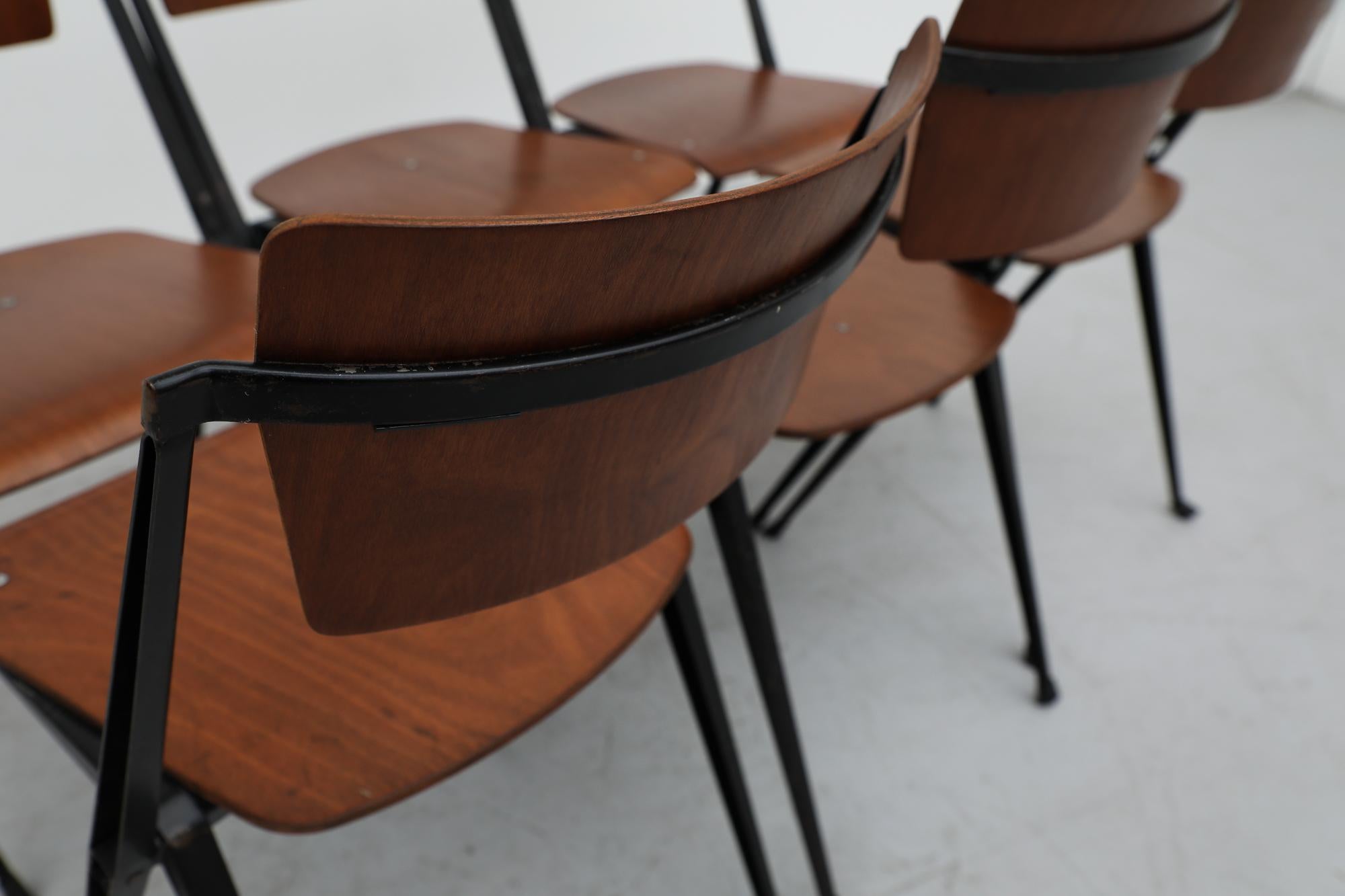 Ensemble de 6 chaises empilables pyramidales Wim Rietveld en teck et métal noir  Cadre en vente 3