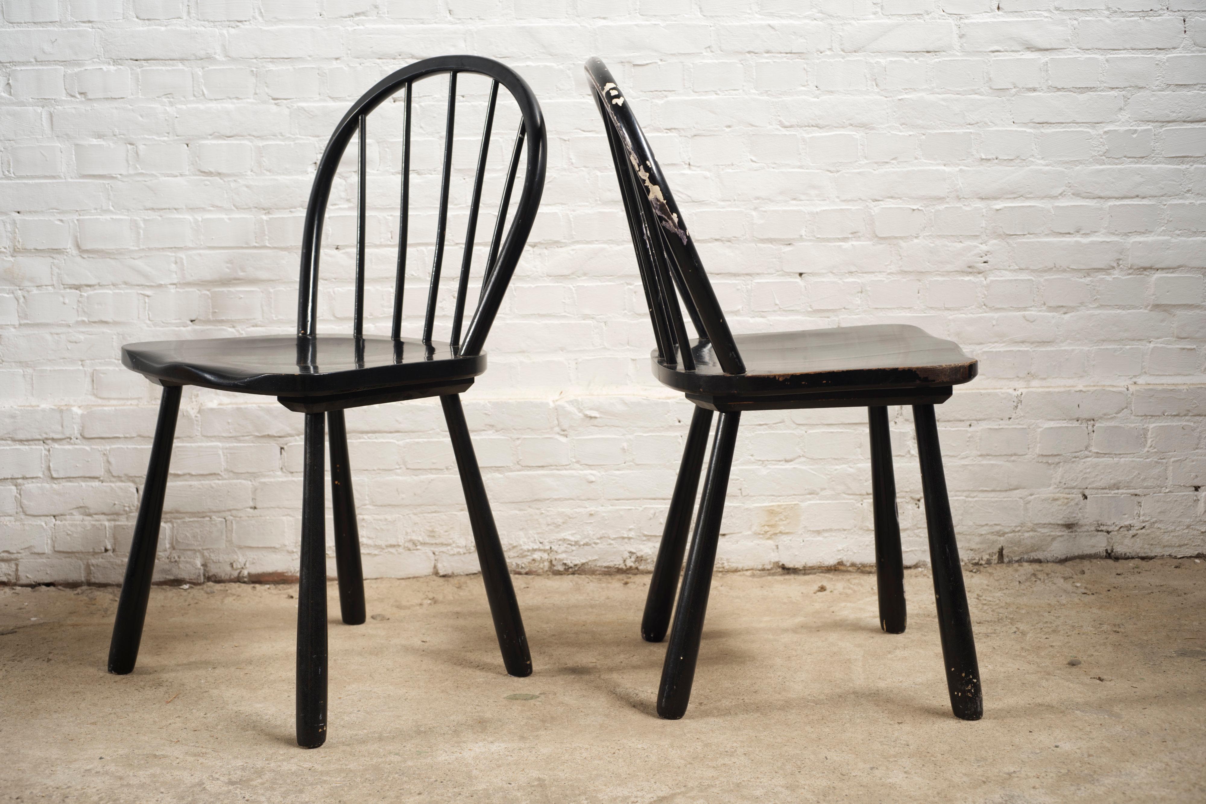 6 Esstischstühle 'Windsor' von Jørgen Anker Heegaard, Fritz Hansen, 1940 (Gemalt) im Angebot